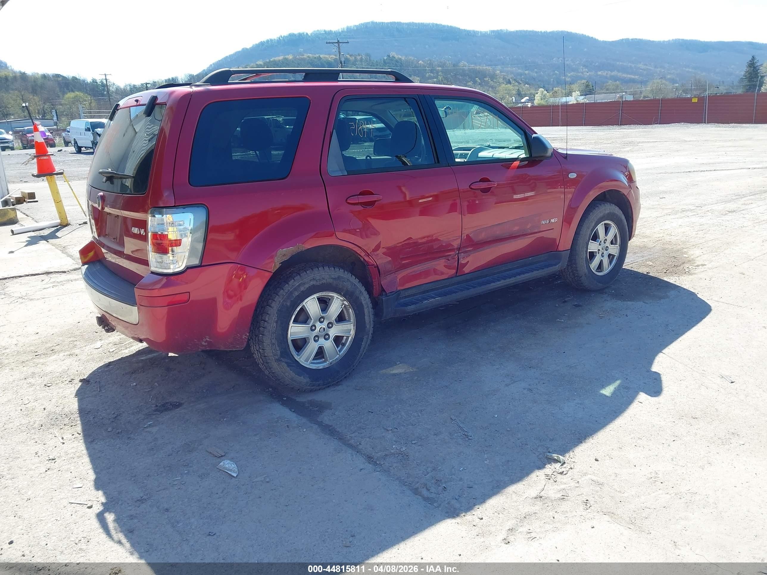 2008 Mercury Mariner V6 Red vin: 4M2CU91128KJ18607