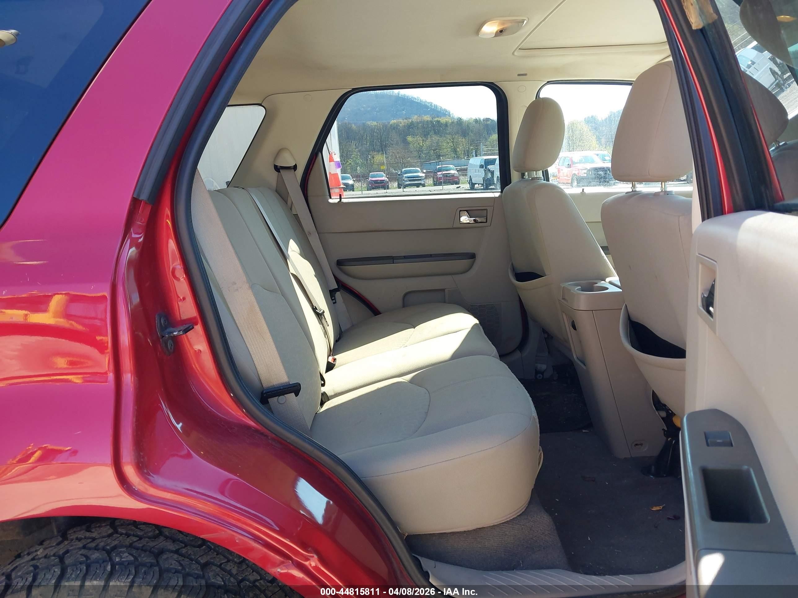 2008 Mercury Mariner V6 Red vin: 4M2CU91128KJ18607