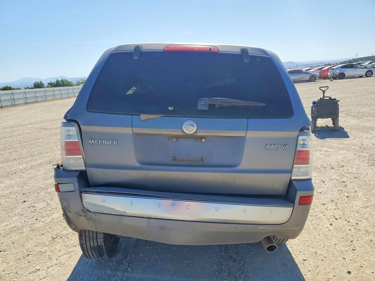 2008 Mercury Mariner Silver vin: 4M2CU911X8KJ51967