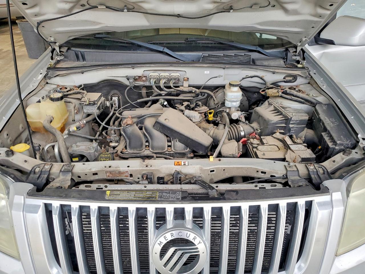 2008 Mercury Mariner Premier Silver vin: 4M2CU97138KJ42700