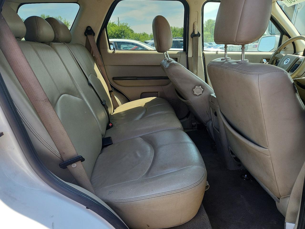 2008 Mercury Mariner Premier White vin: 4M2CU97148KJ52040