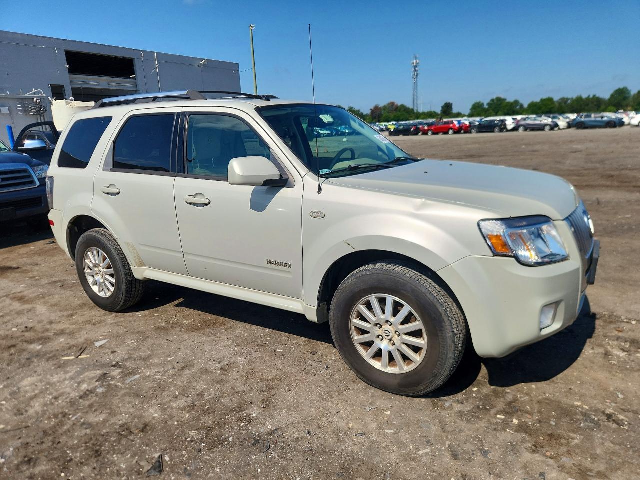 2008 Mercury Mariner Premier White vin: 4M2CU97188KJ43521