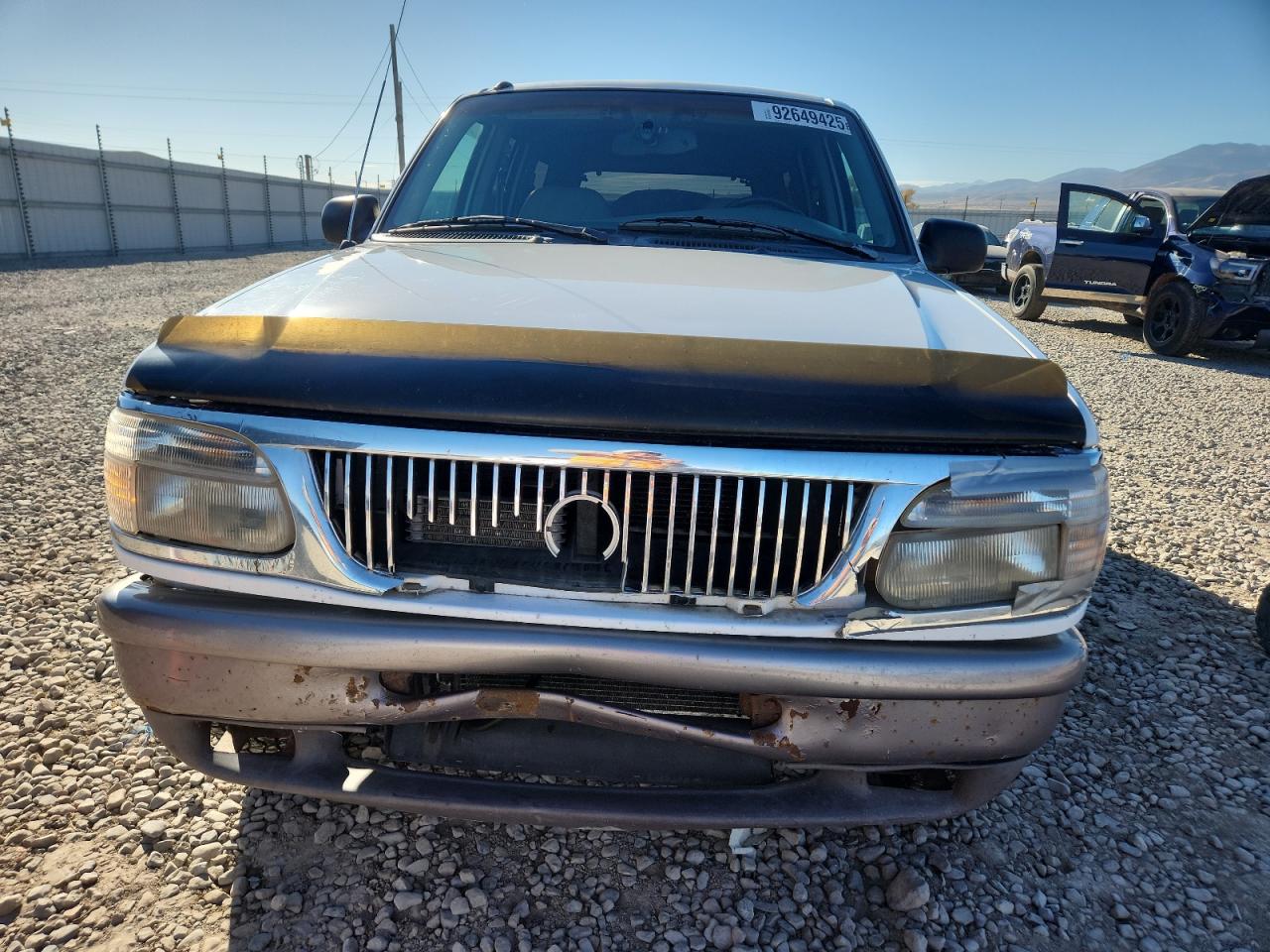 1997 Mercury Mountaineer Two Tone vin: 4M2DU55P6VUJ10005