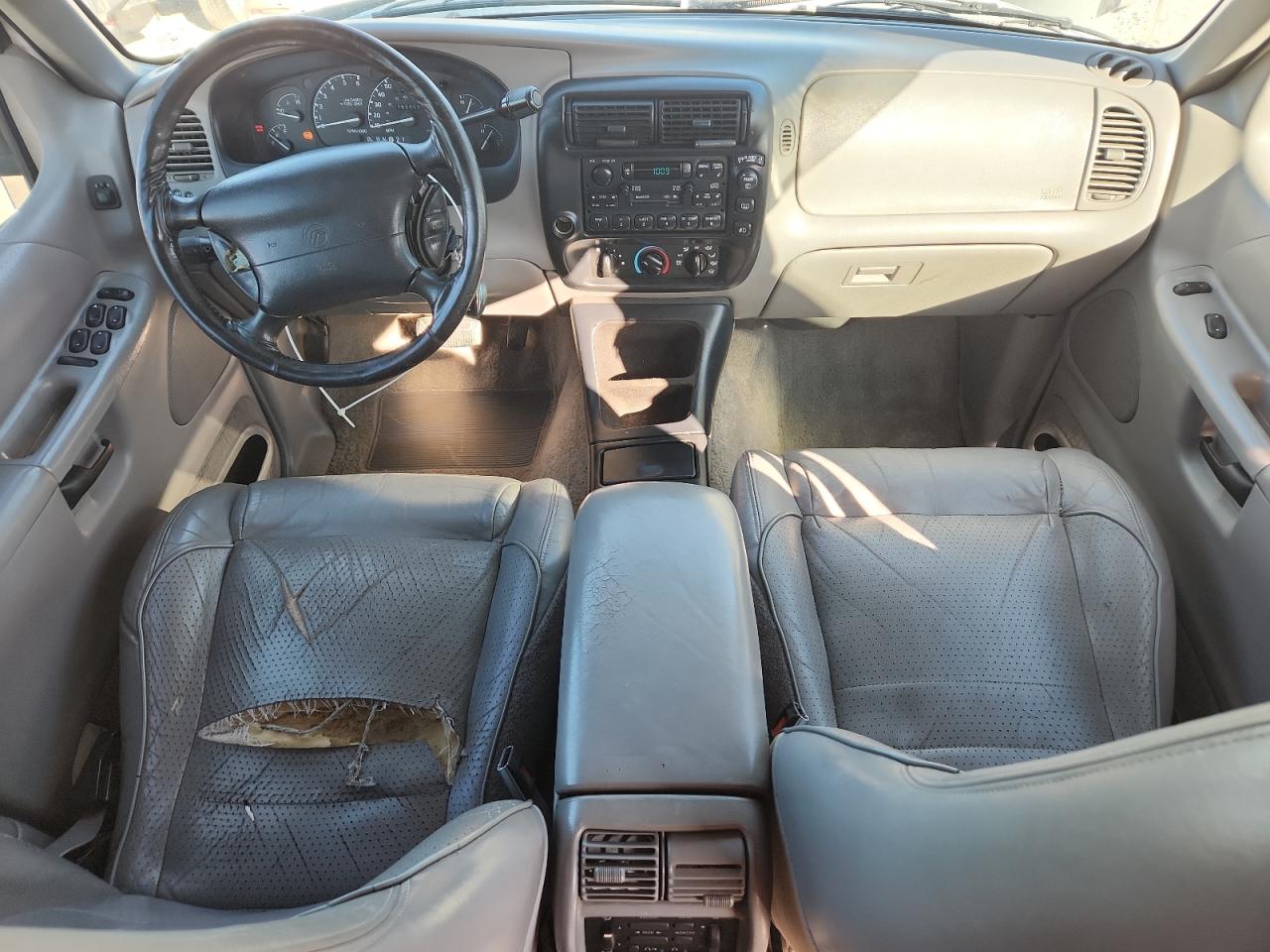 1997 Mercury Mountaineer Two Tone vin: 4M2DU55P6VUJ10005