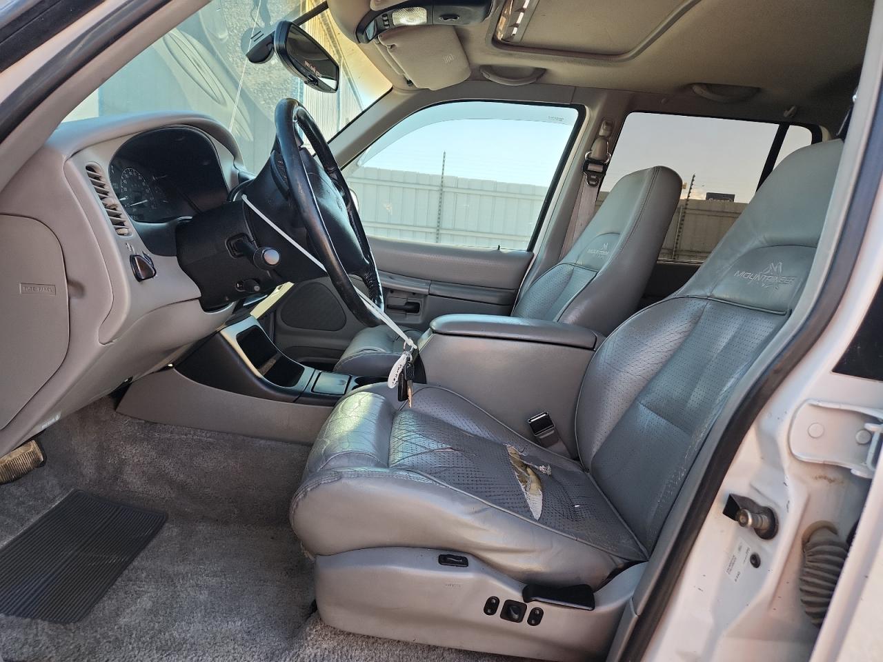 1997 Mercury Mountaineer Two Tone vin: 4M2DU55P6VUJ10005