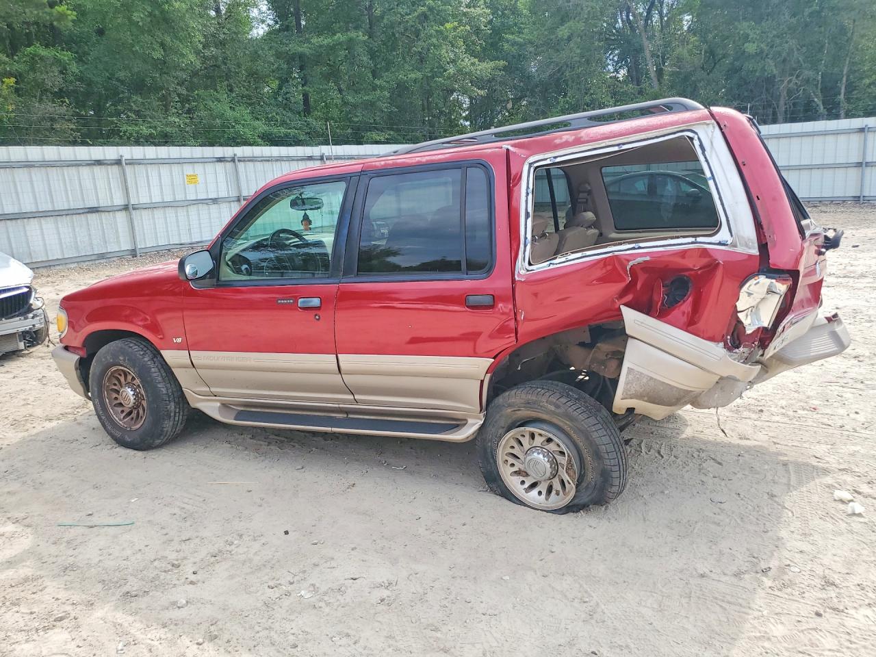 2001 Mercury Mountaineer Red vin: 4M2DU66P71UJ00324