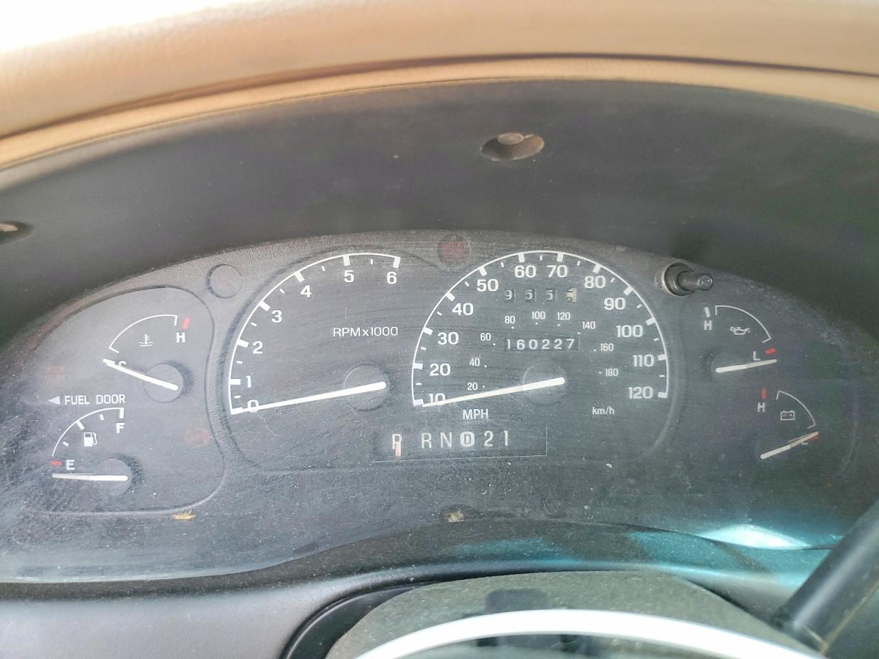 2001 Mercury Mountaineer Red vin: 4M2DU66P71UJ00324