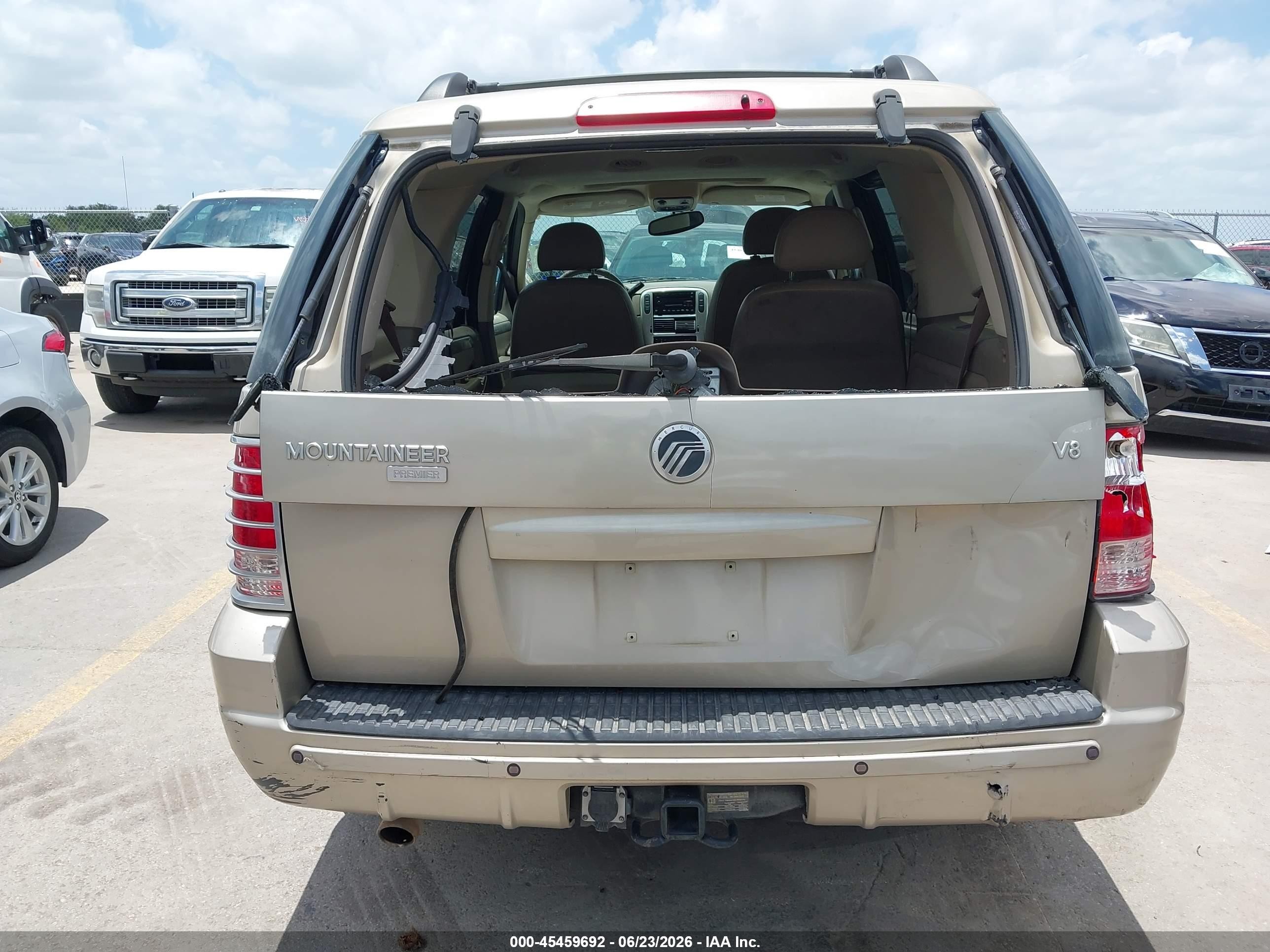 2005 Mercury Mountaineer Cream vin: 4M2DU66W85ZJ19772