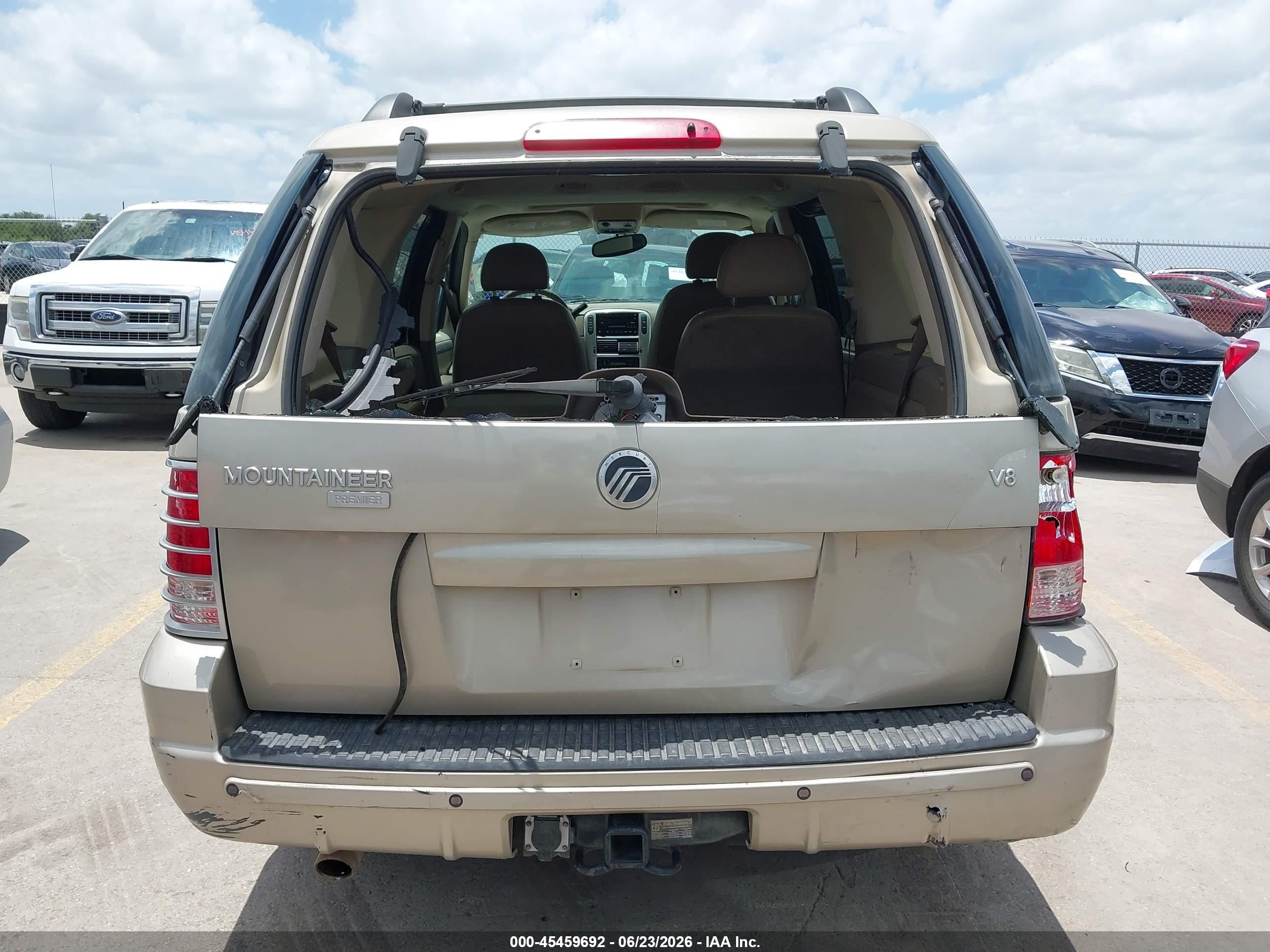 2005 Mercury Mountaineer Cream vin: 4M2DU66W85ZJ19772
