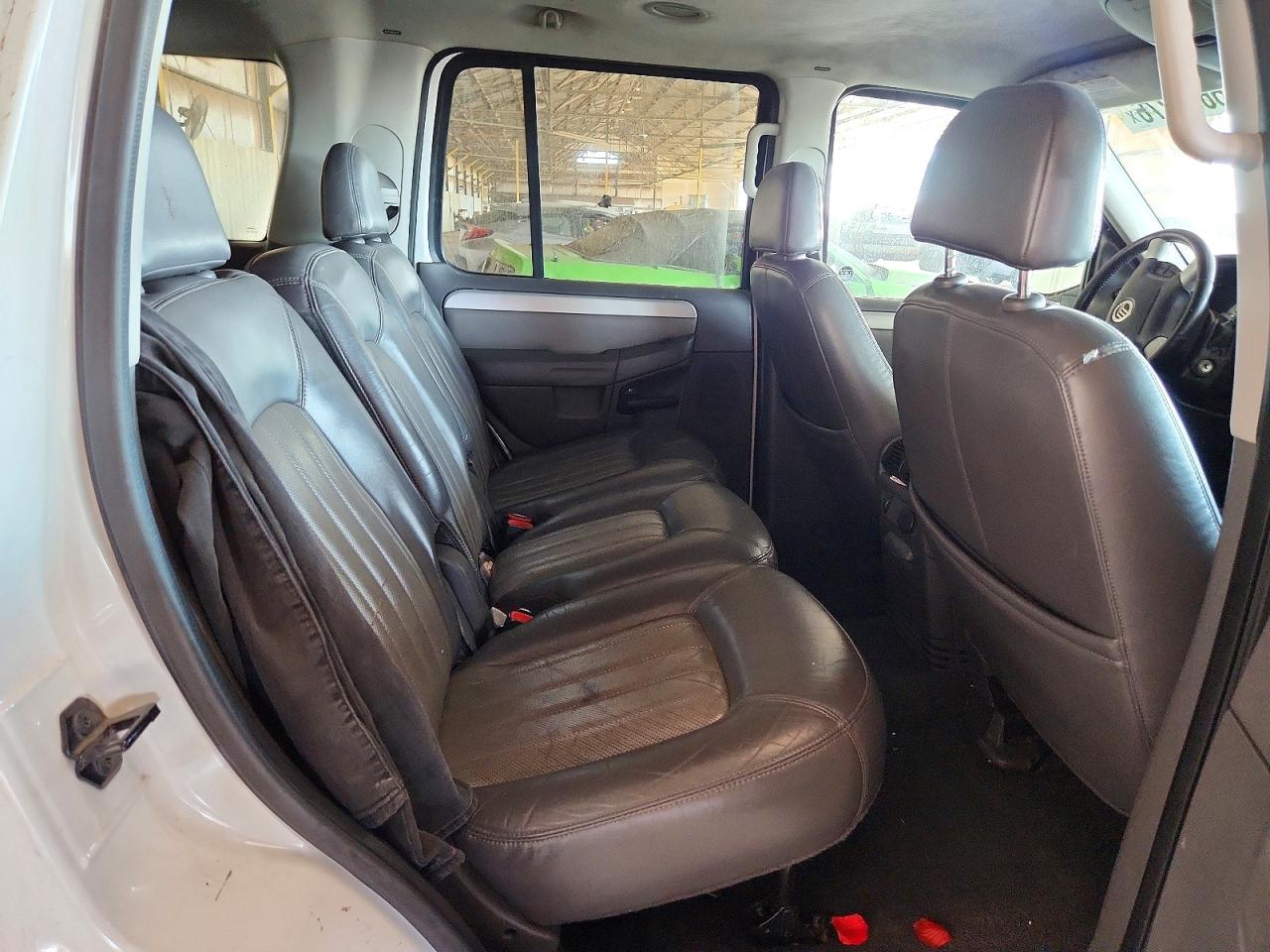 2002 Mercury Mountaineer White vin: 4M2DU86E22ZJ04022