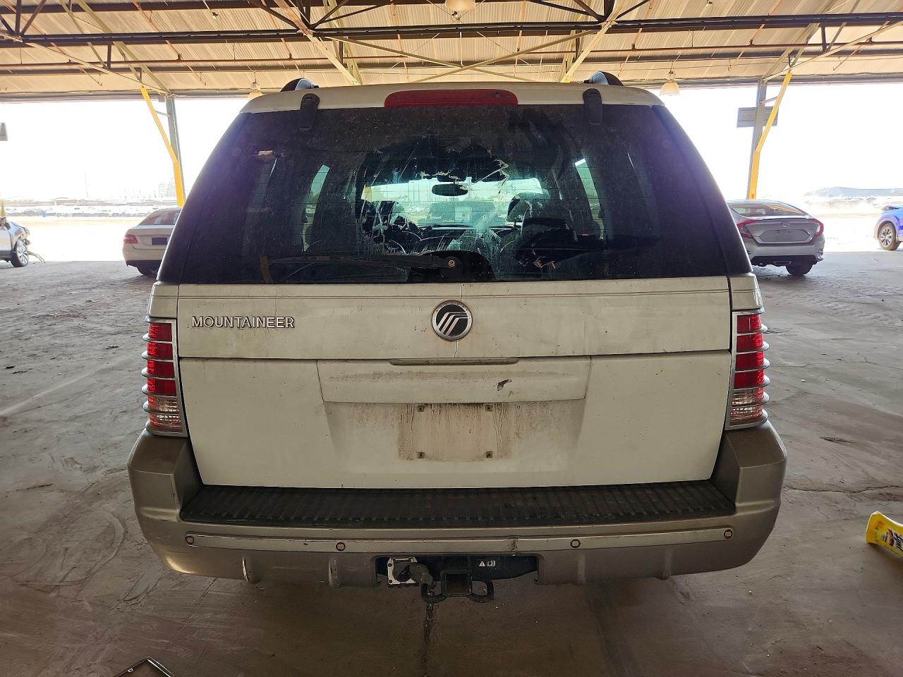 2002 Mercury Mountaineer White vin: 4M2DU86E22ZJ04022