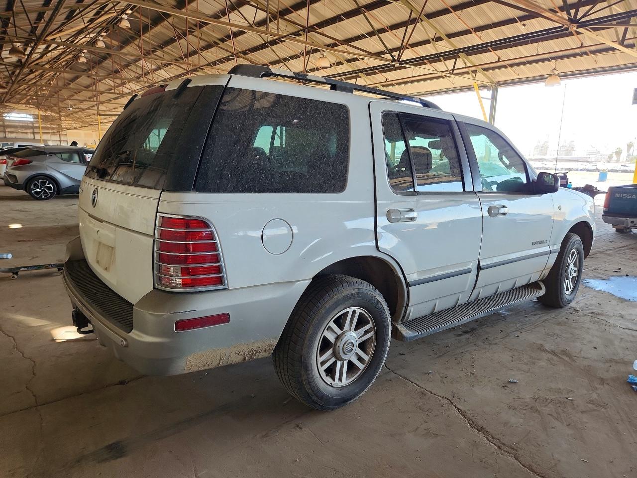 2002 Mercury Mountaineer White vin: 4M2DU86E22ZJ04022