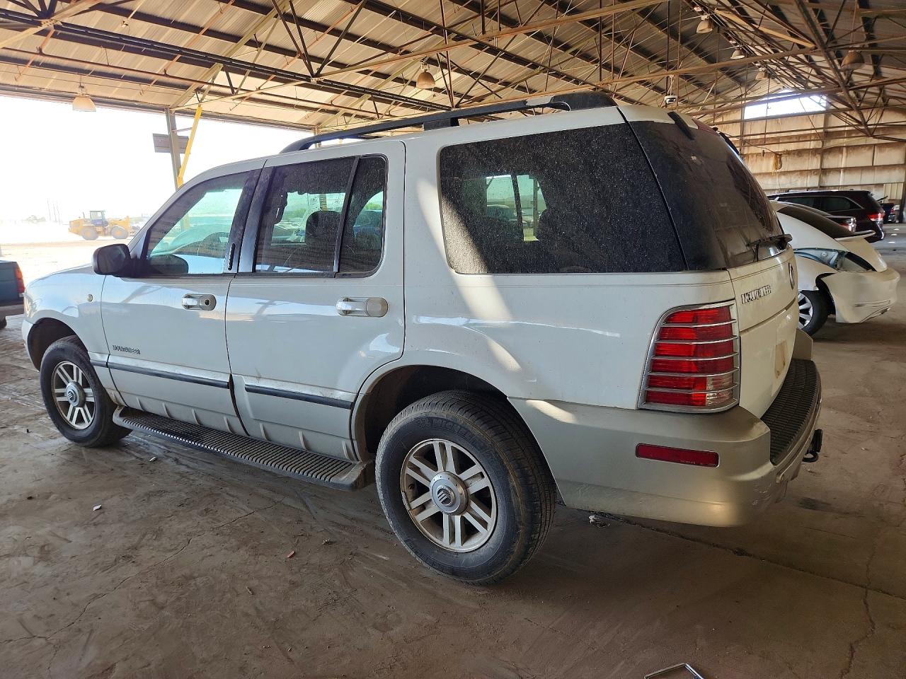 2002 Mercury Mountaineer White vin: 4M2DU86E22ZJ04022