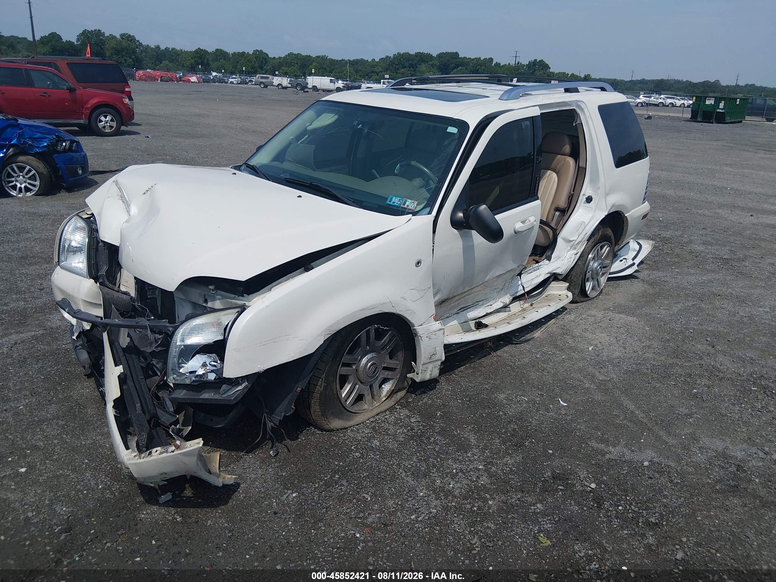 2004 Mercury Mountaineer   Кремовый vin: 4M2DU86K34ZJ31237