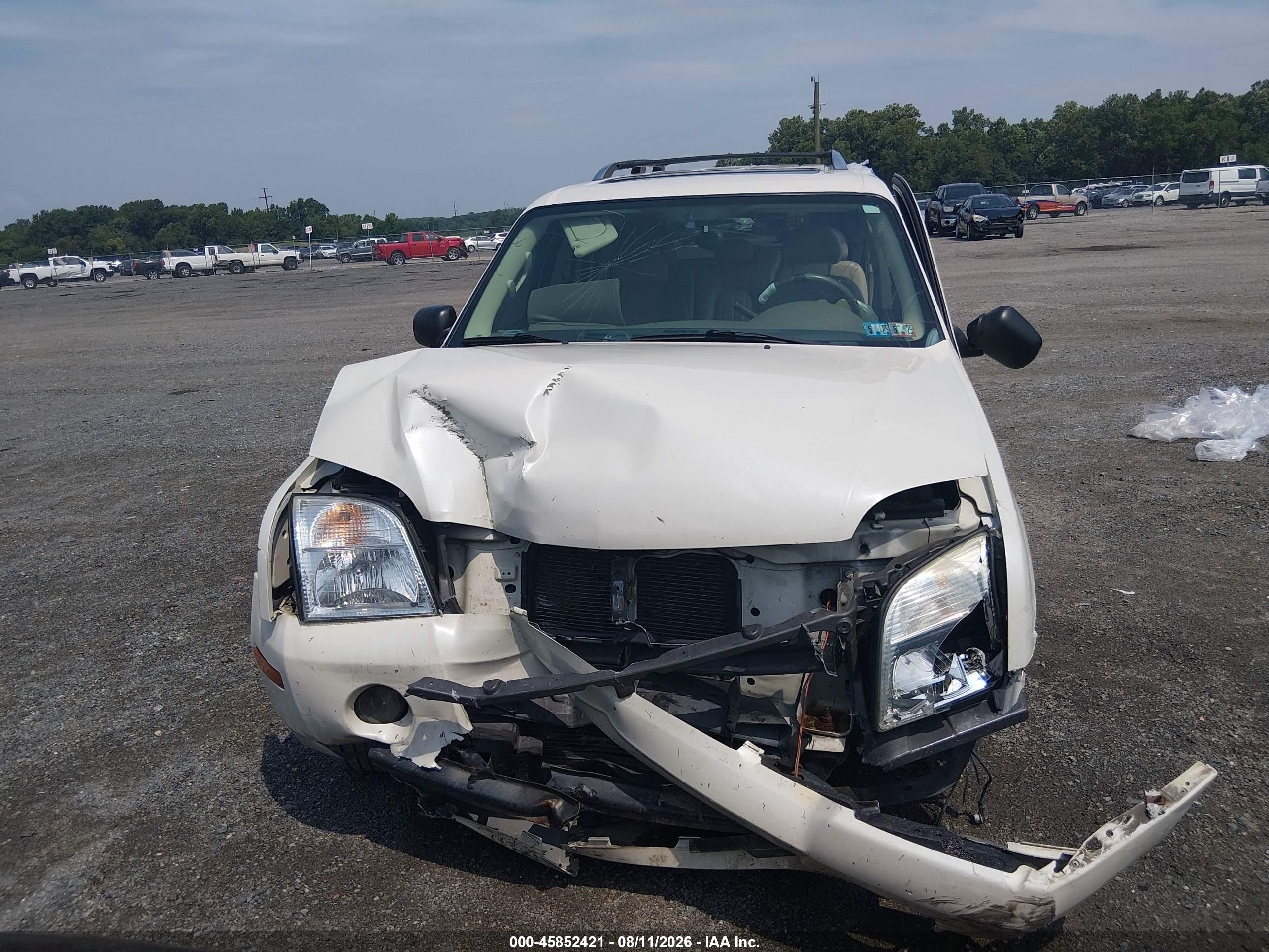 2004 Mercury Mountaineer   Кремовый vin: 4M2DU86K34ZJ31237