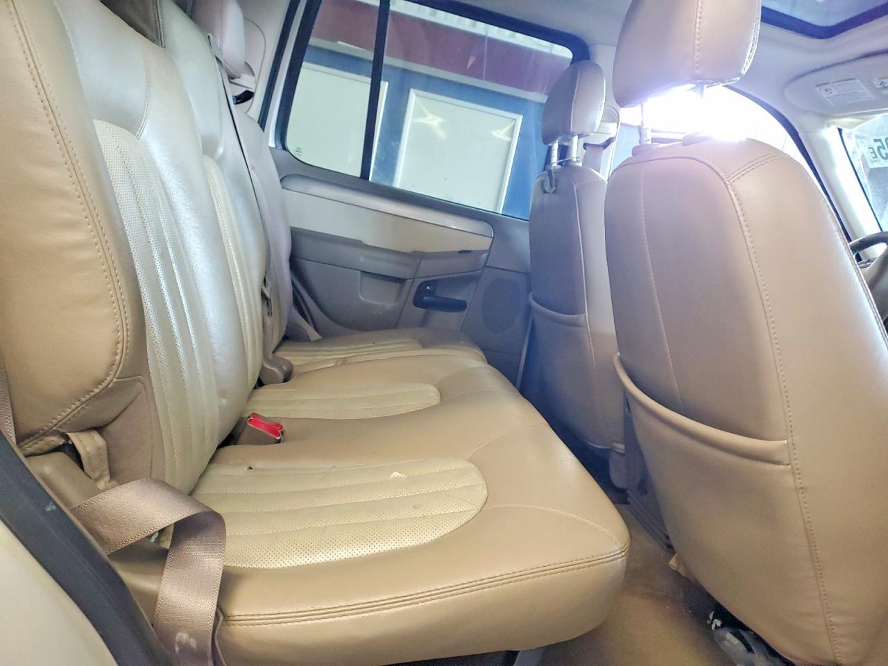 2005 Mercury Mountaineer Желто-коричневый vin: 4M2DU86K75ZJ31789