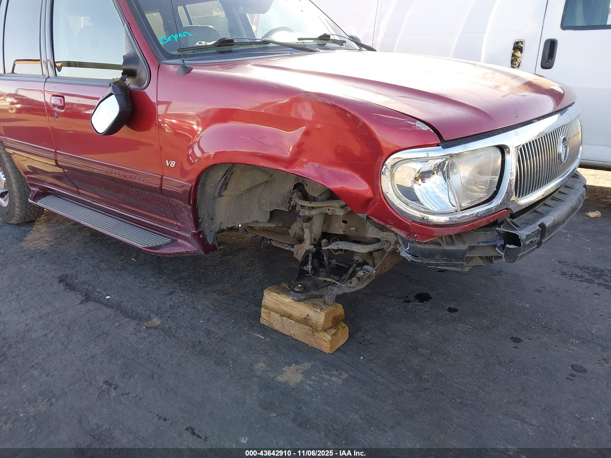 2001 Mercury Mountaineer   Red vin: 4M2DU86P01UJ00578