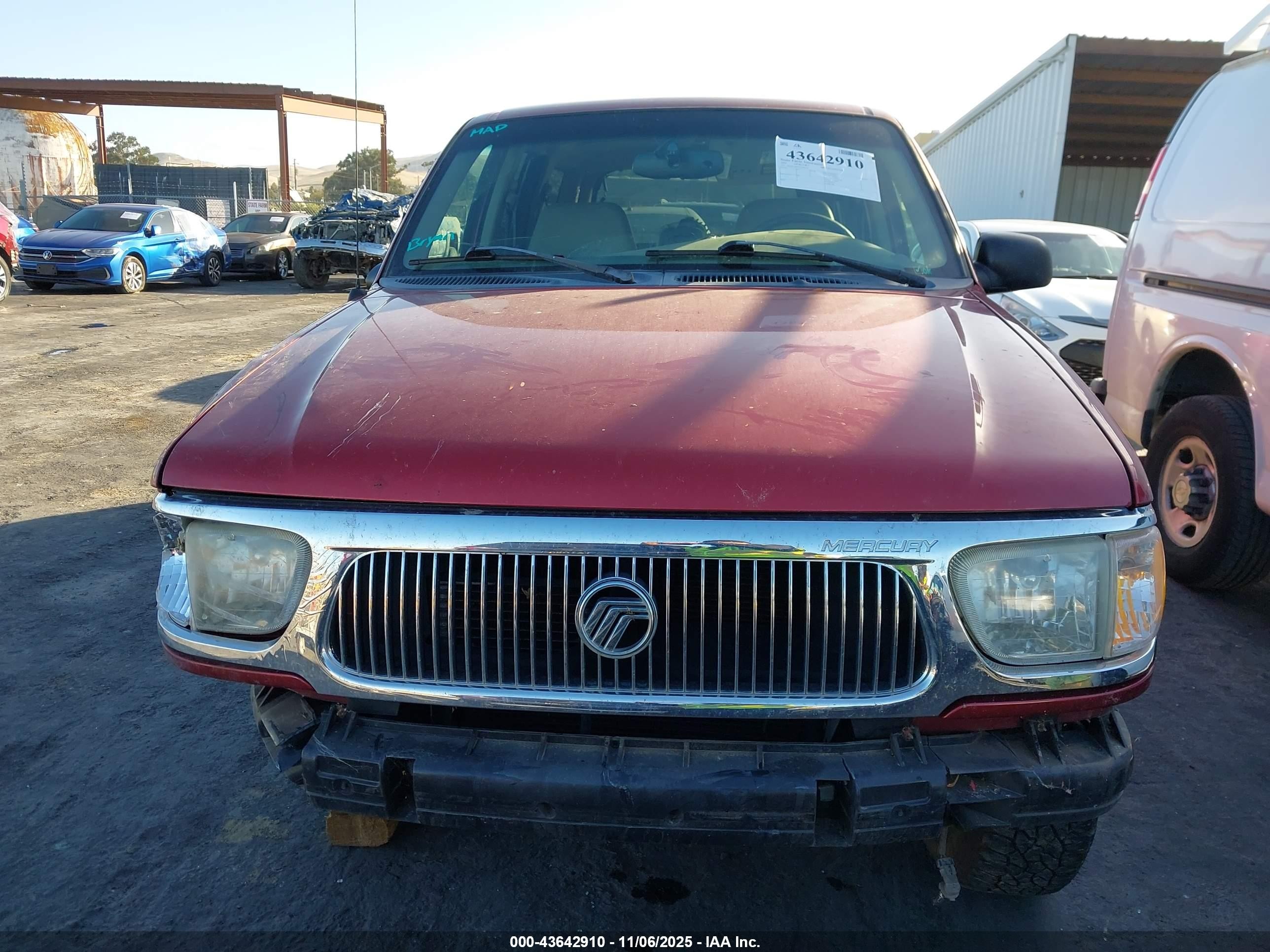 2001 Mercury Mountaineer   Red vin: 4M2DU86P01UJ00578