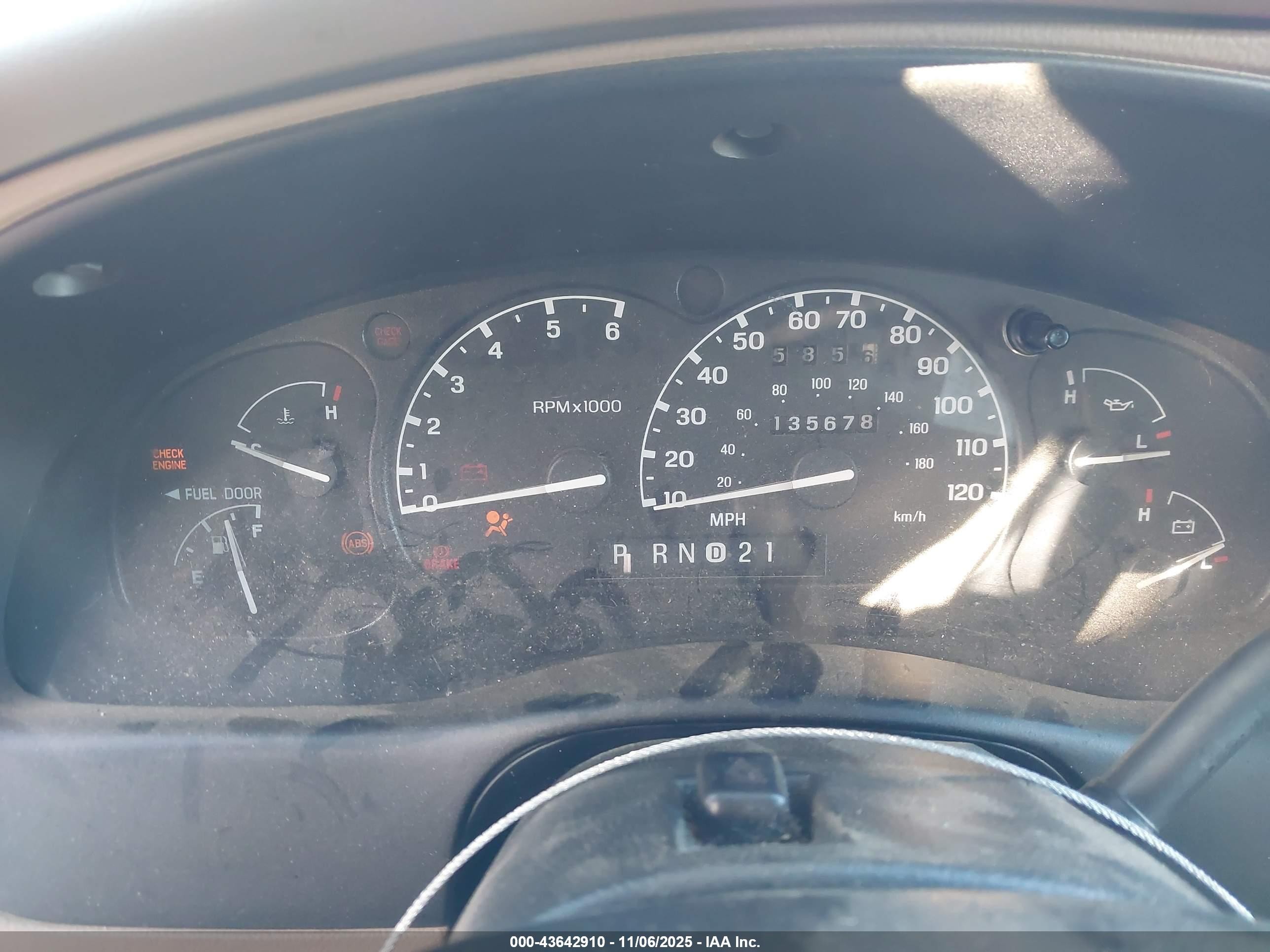 2001 Mercury Mountaineer   Red vin: 4M2DU86P01UJ00578
