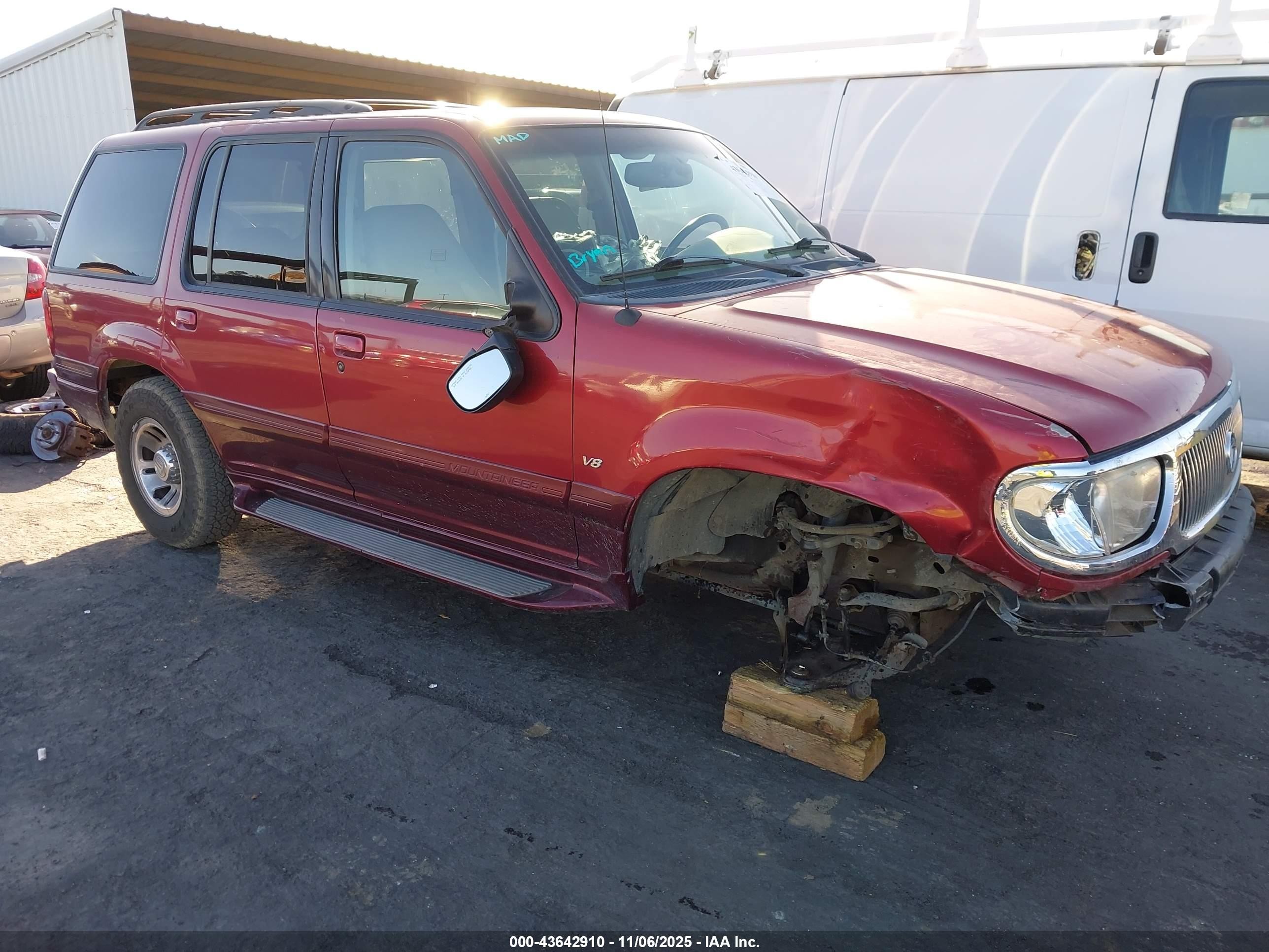 2001 Mercury Mountaineer   Red vin: 4M2DU86P01UJ00578
