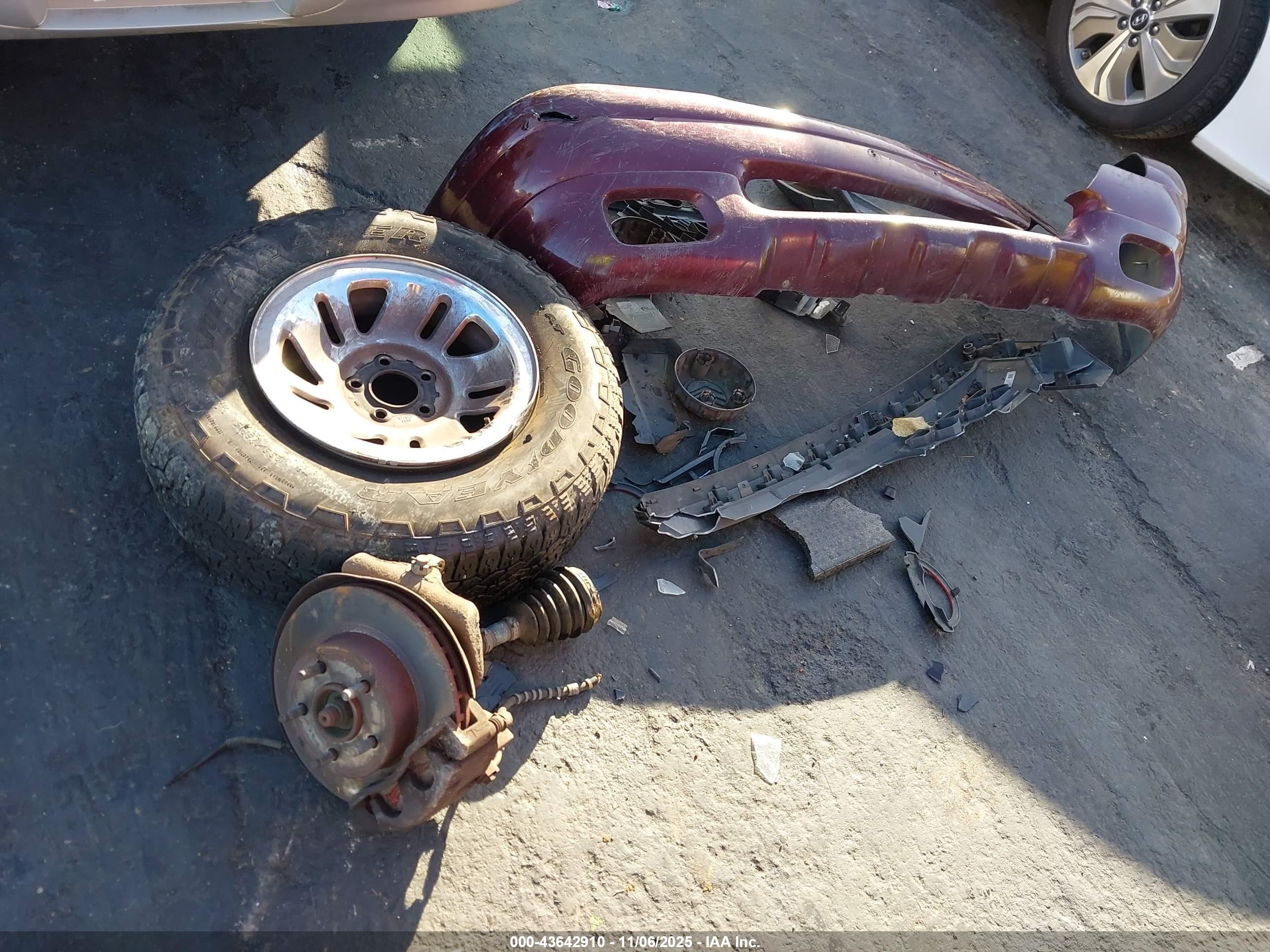 2001 Mercury Mountaineer   Red vin: 4M2DU86P01UJ00578