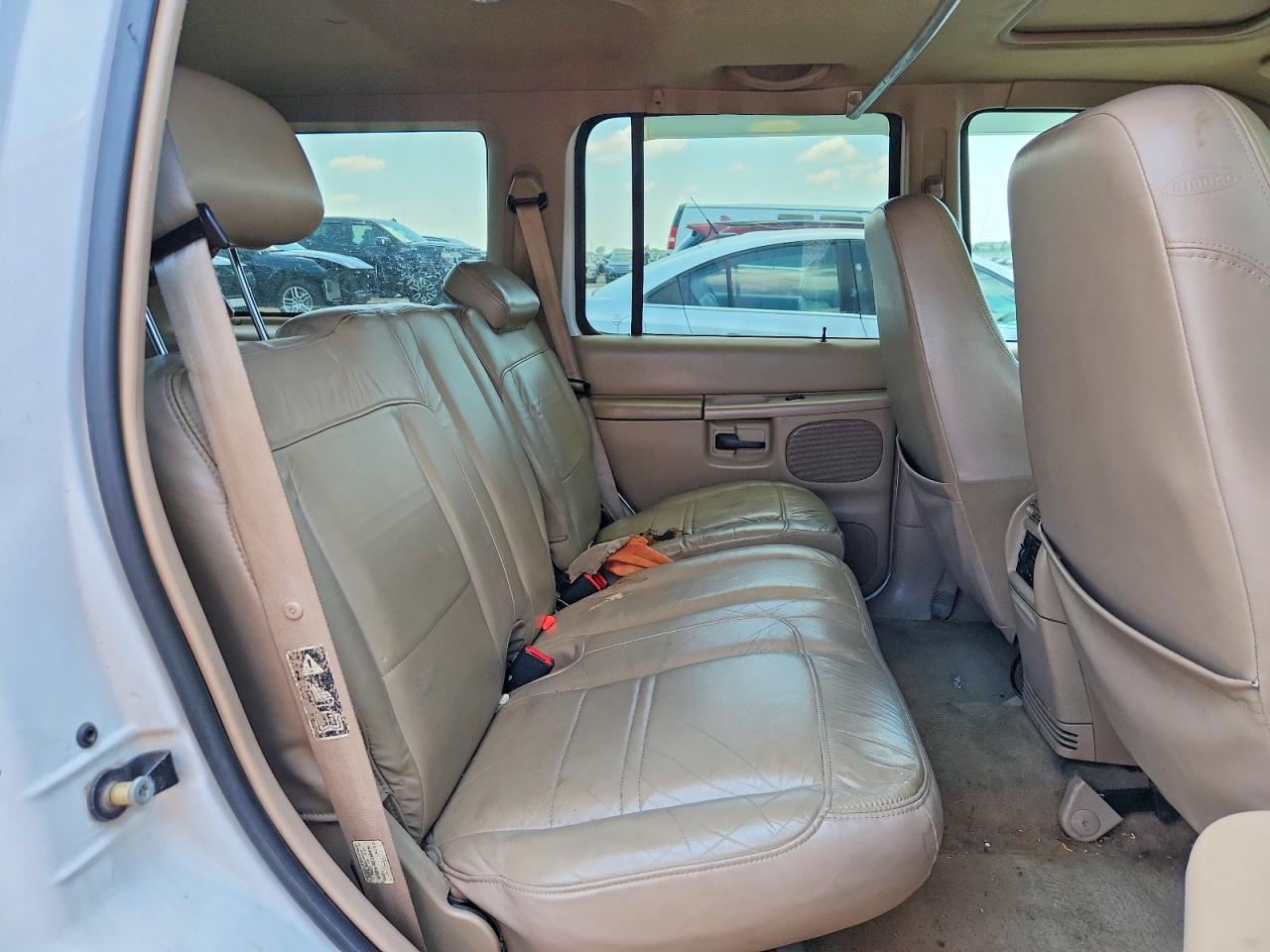 2000 Mercury Mountaineer White vin: 4M2DU86P5YUJ32355