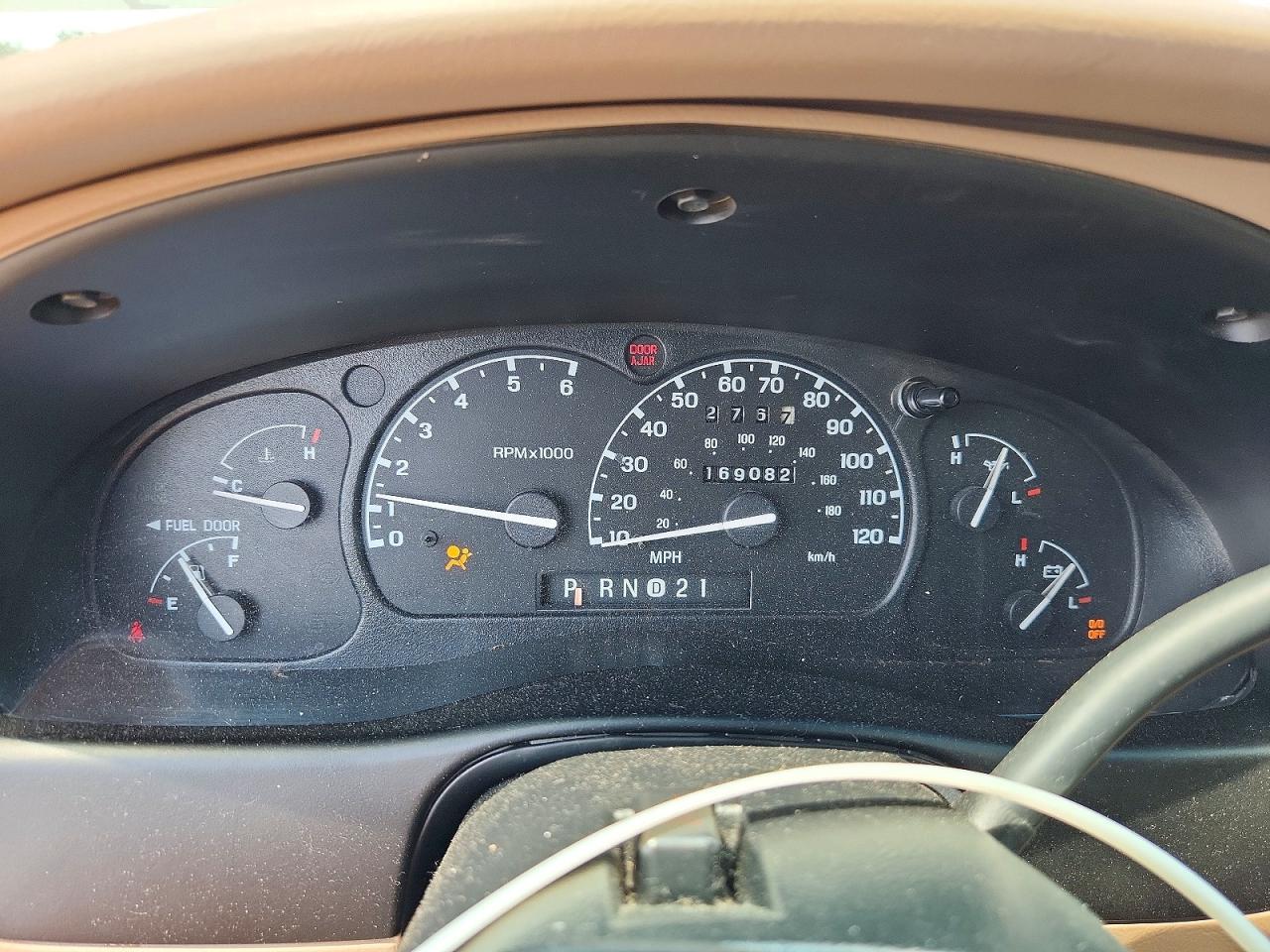 2000 Mercury Mountaineer White vin: 4M2DU86P5YUJ32355