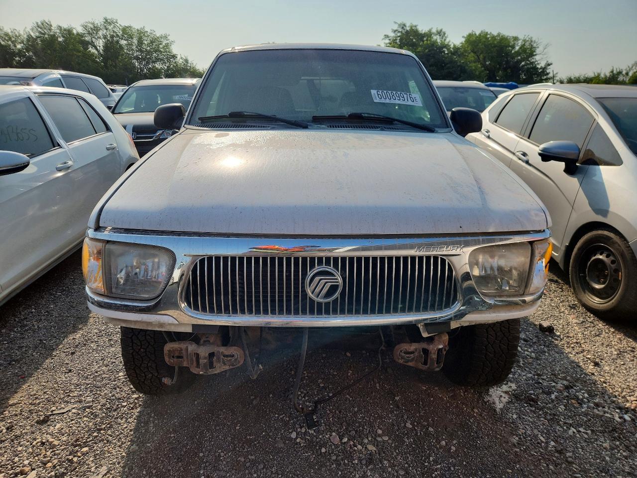 2000 Mercury Mountaineer White vin: 4M2DU86P5YUJ32355