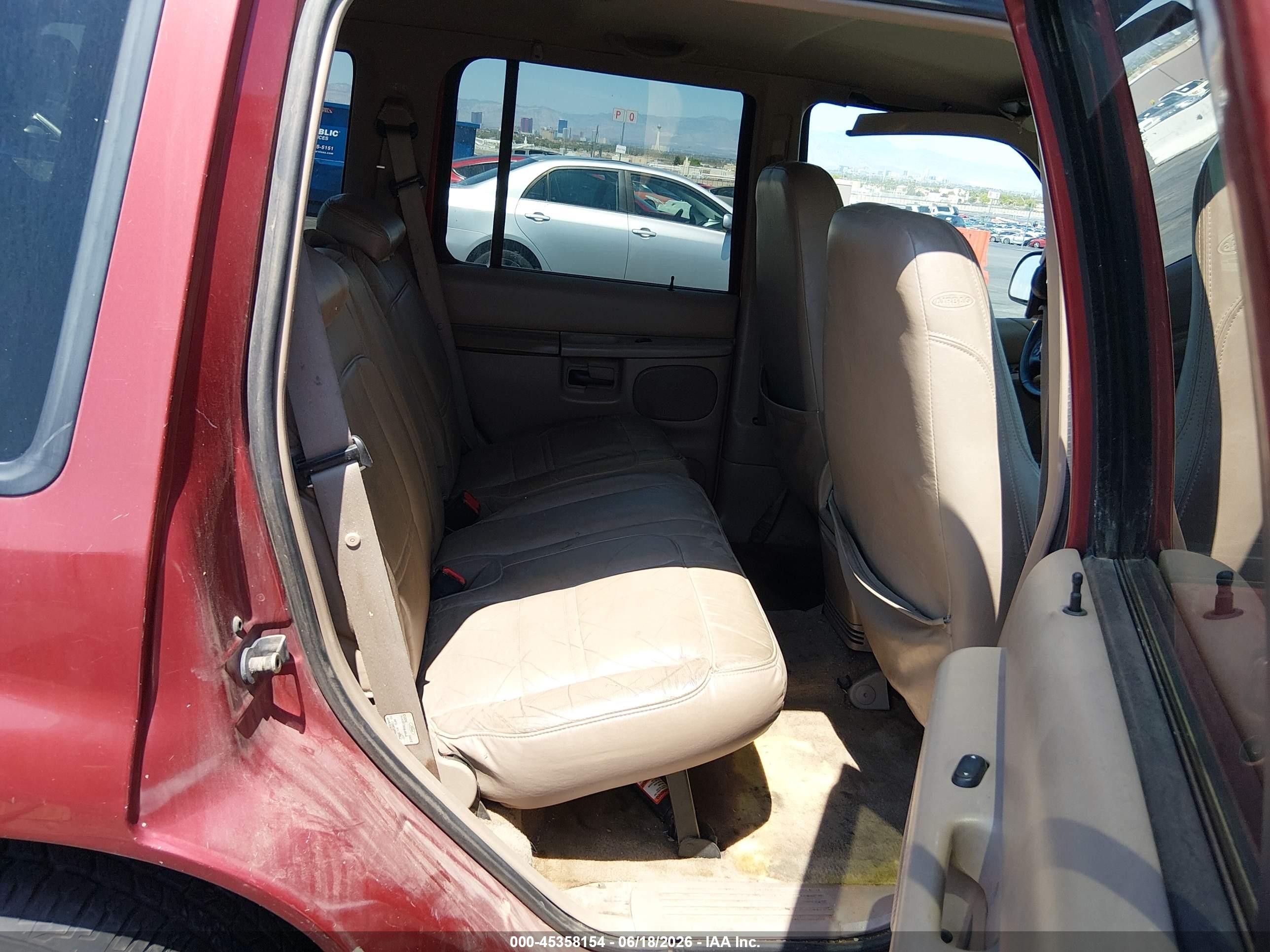 2000 Mercury Mountaineer   Red vin: 4M2DU86P8YUJ09989
