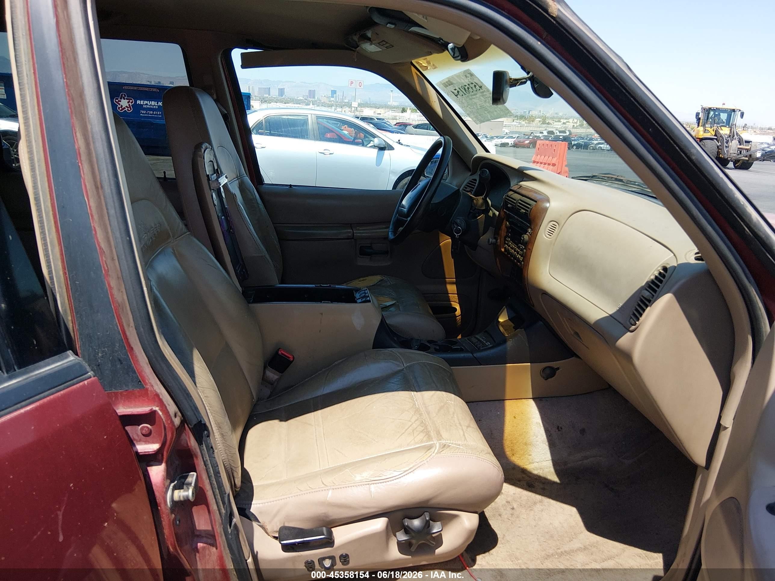 2000 Mercury Mountaineer   Red vin: 4M2DU86P8YUJ09989