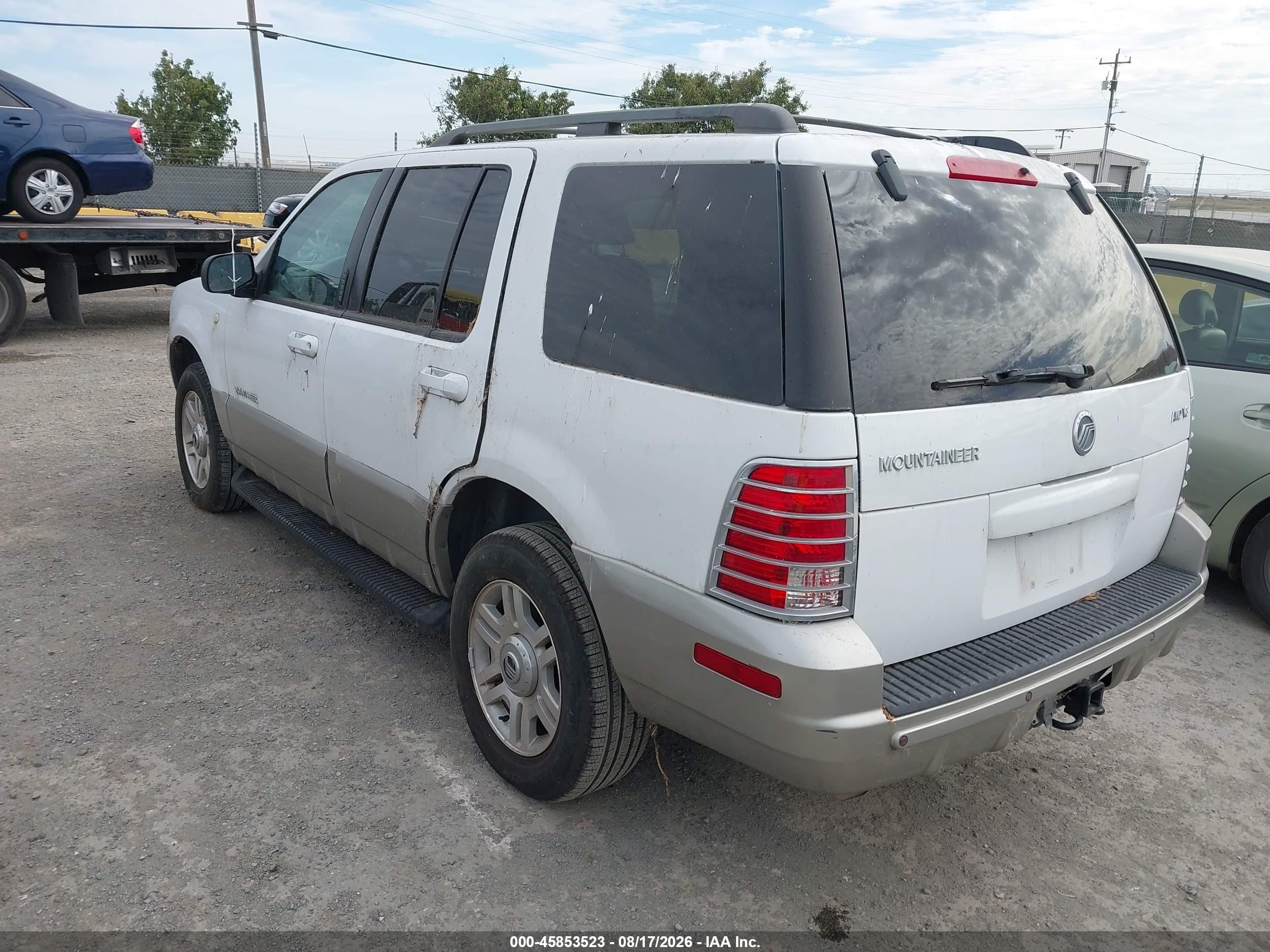 2002 Mercury Mountaineer   White vin: 4M2DU86W02UJ28759