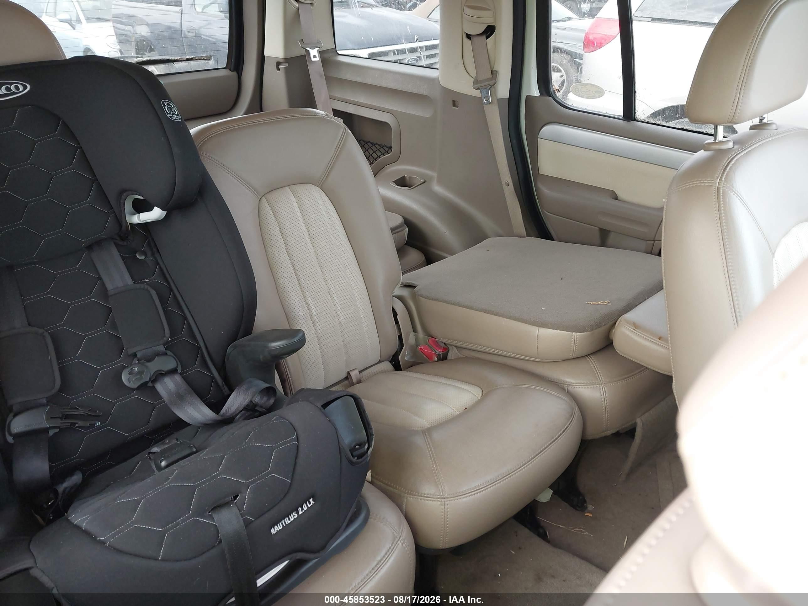 2002 Mercury Mountaineer   White vin: 4M2DU86W02UJ28759