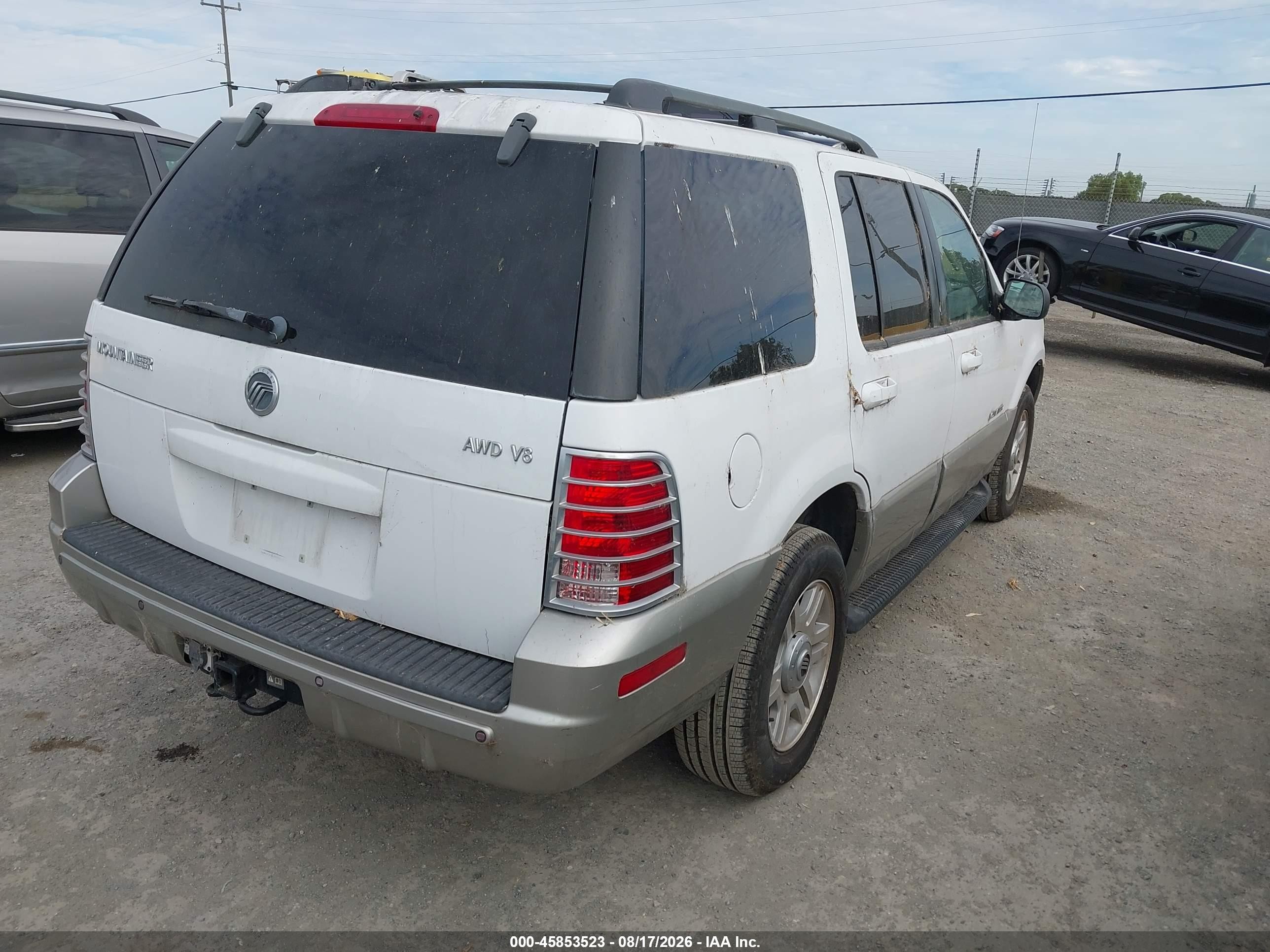 2002 Mercury Mountaineer   White vin: 4M2DU86W02UJ28759