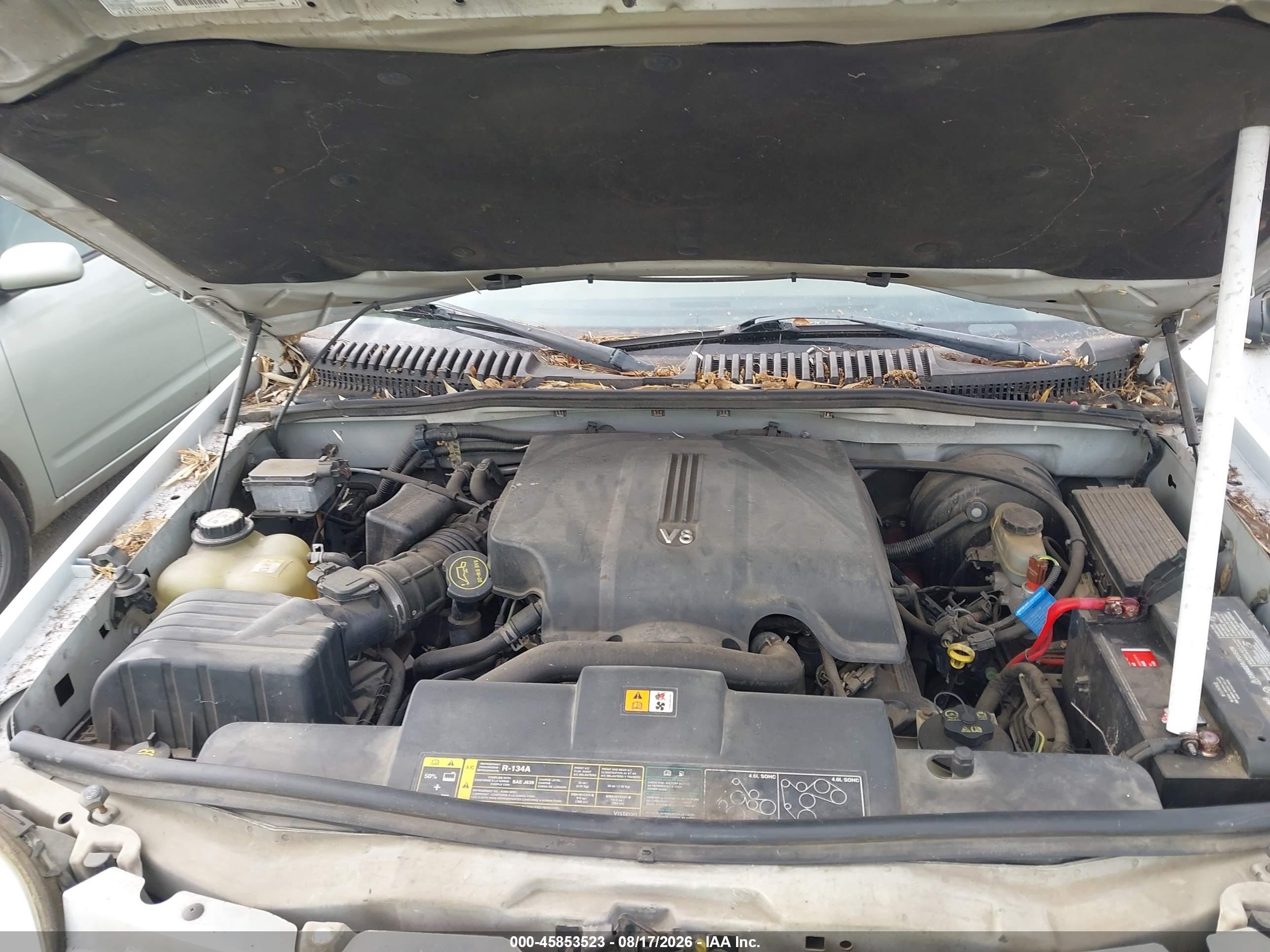 2002 Mercury Mountaineer   White vin: 4M2DU86W02UJ28759
