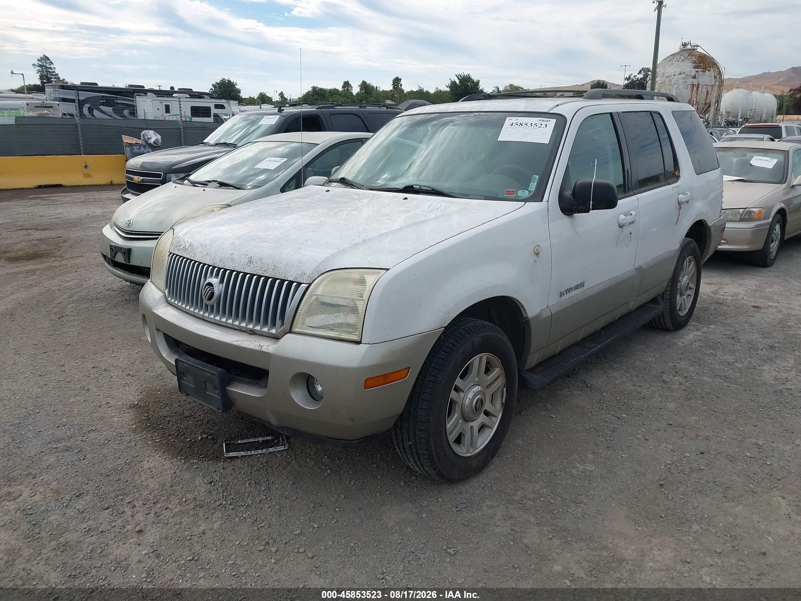 2002 Mercury Mountaineer   White vin: 4M2DU86W02UJ28759