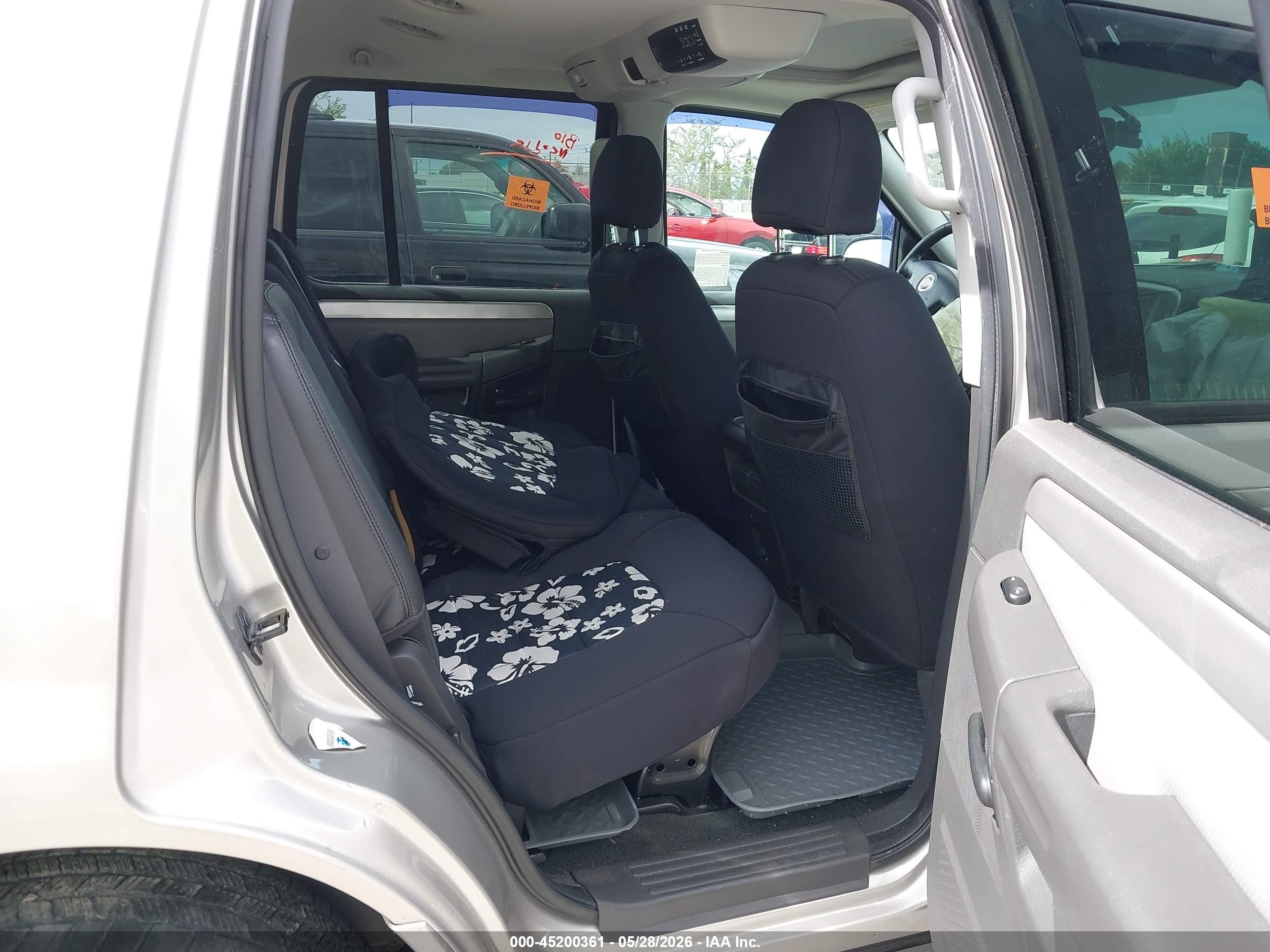 2004 Mercury Mountaineer   Beige vin: 4M2DU86W34ZJ45691