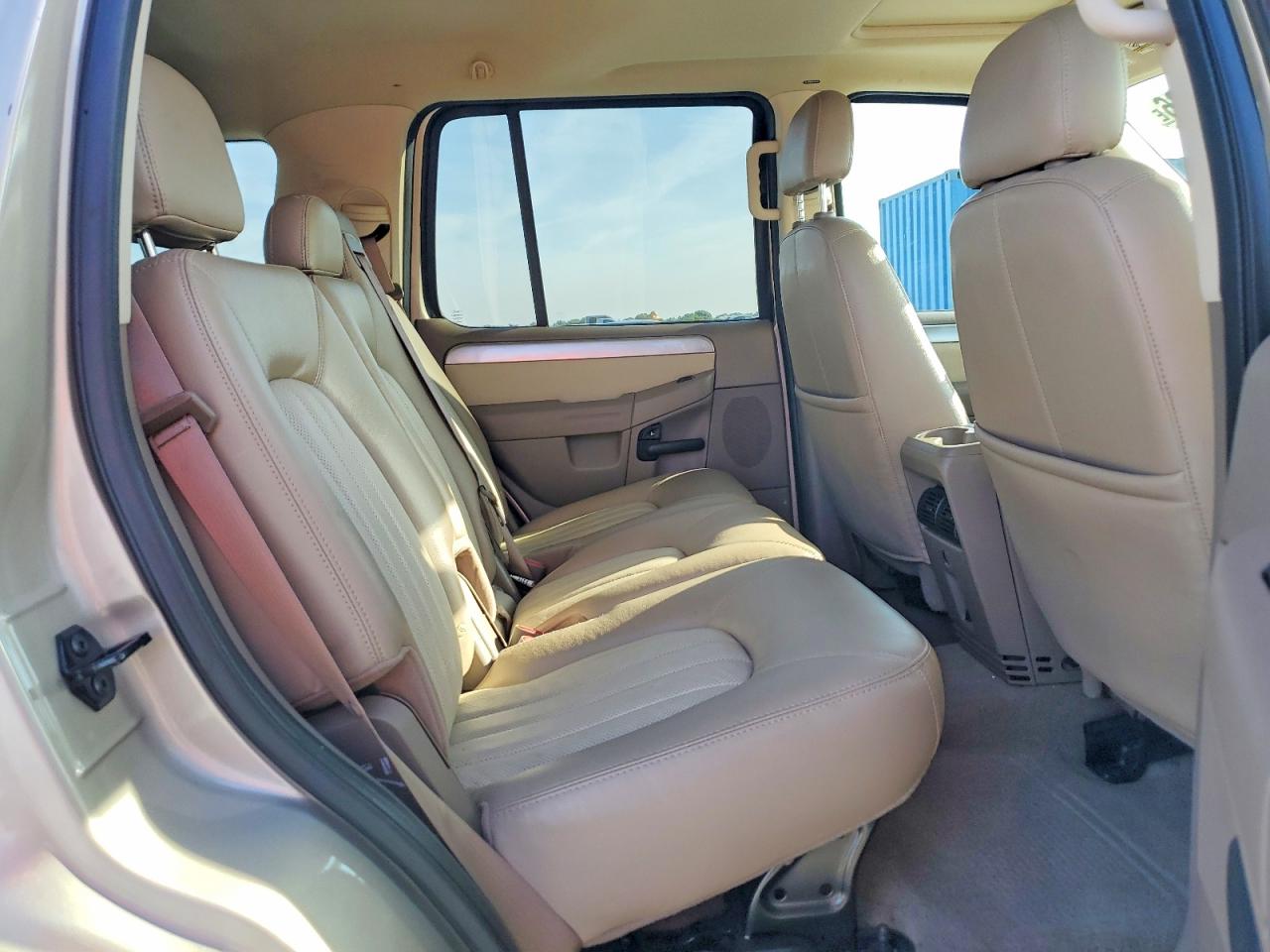 2005 Mercury Mountaineer Gold vin: 4M2DU86W35UJ13953