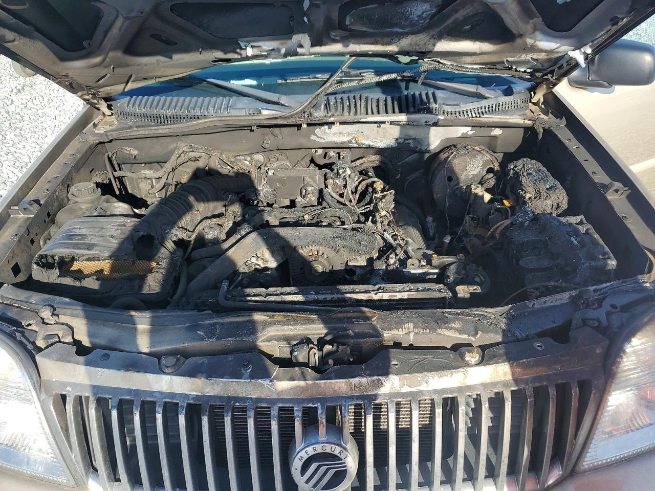 2005 Mercury Mountaineer Gold vin: 4M2DU86W35UJ13953