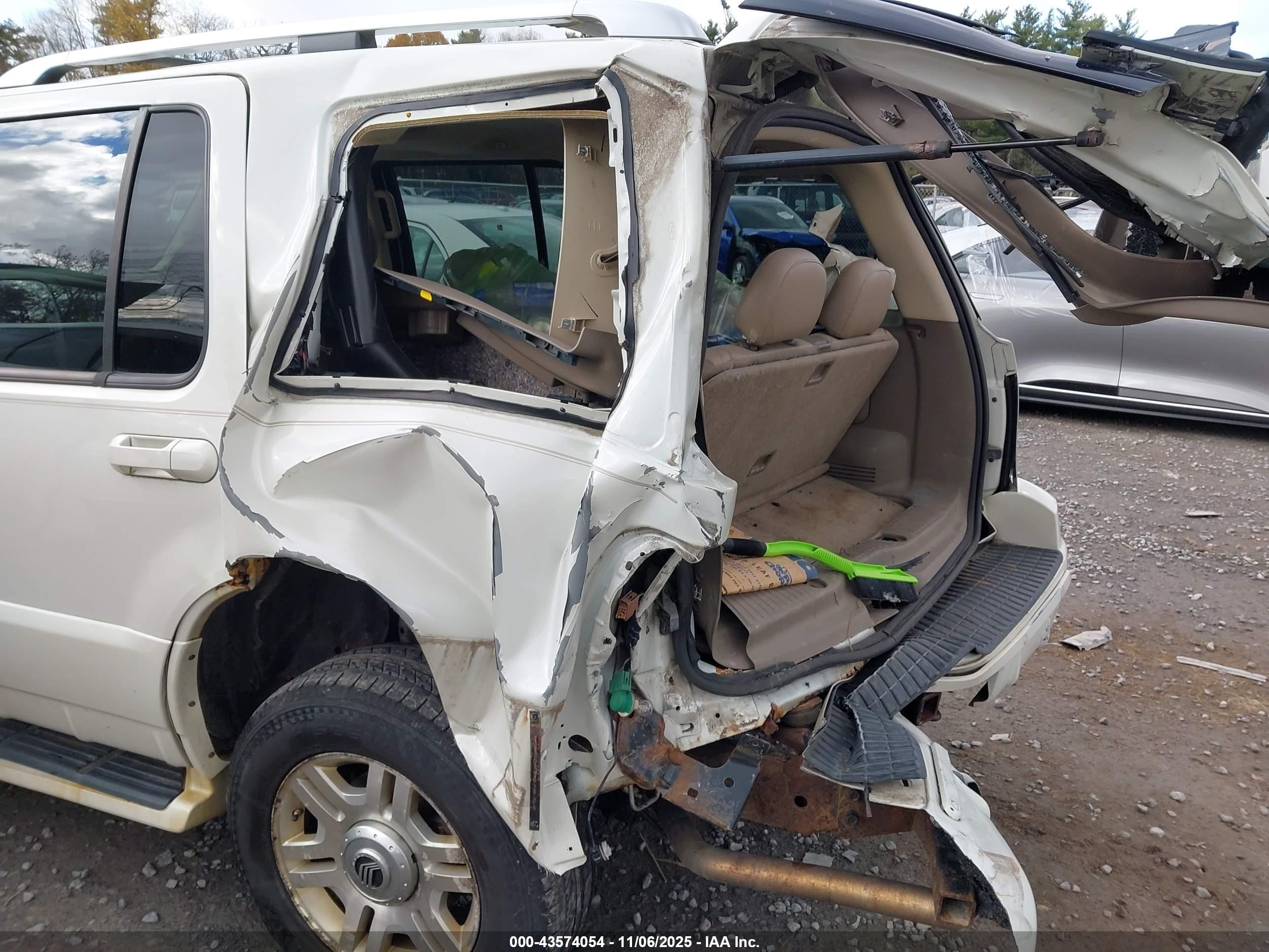 2004 Mercury Mountaineer   Кремовый vin: 4M2DU86W44ZJ12716
