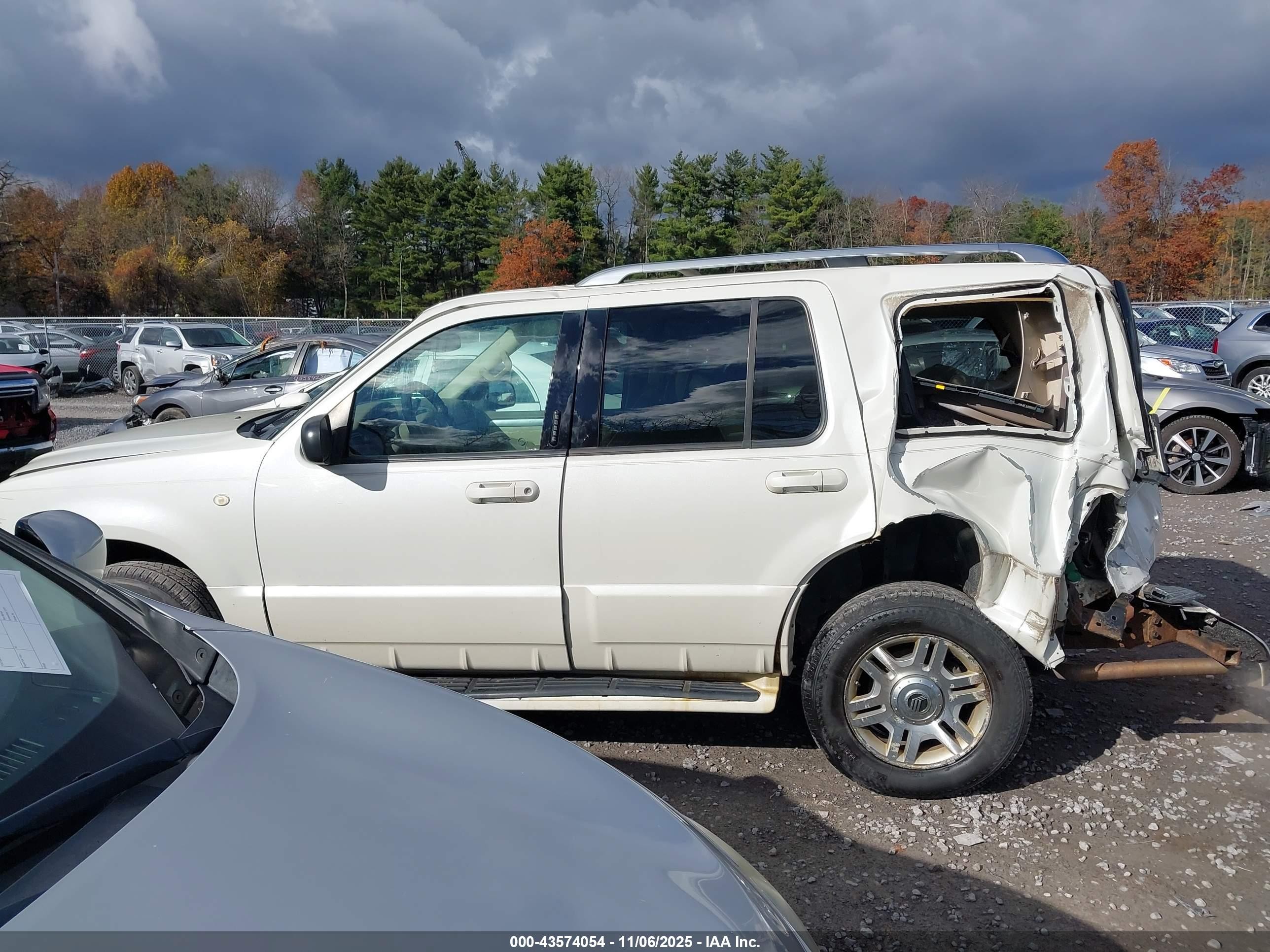 2004 Mercury Mountaineer   Кремовый vin: 4M2DU86W44ZJ12716