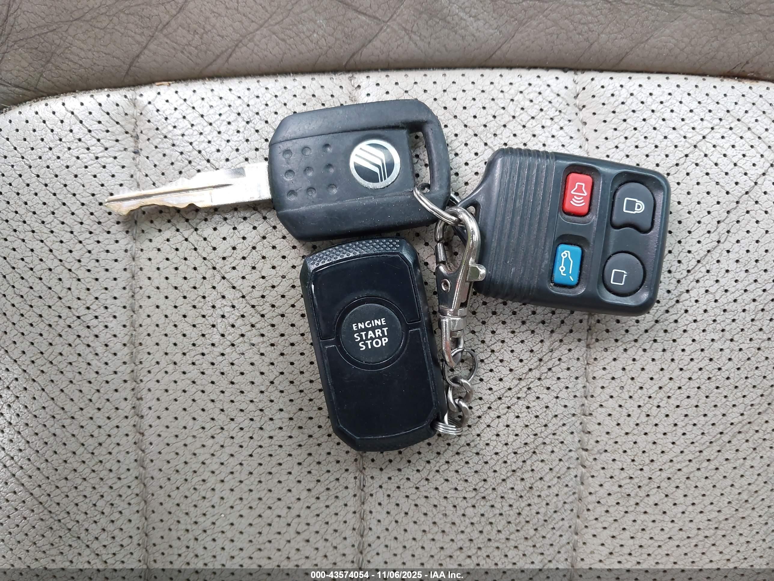 2004 Mercury Mountaineer   Кремовый vin: 4M2DU86W44ZJ12716