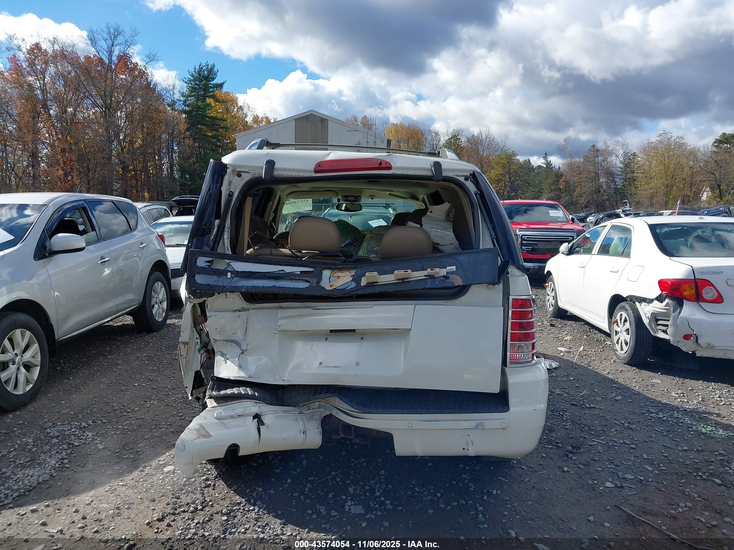 2004 Mercury Mountaineer   Кремовый vin: 4M2DU86W44ZJ12716