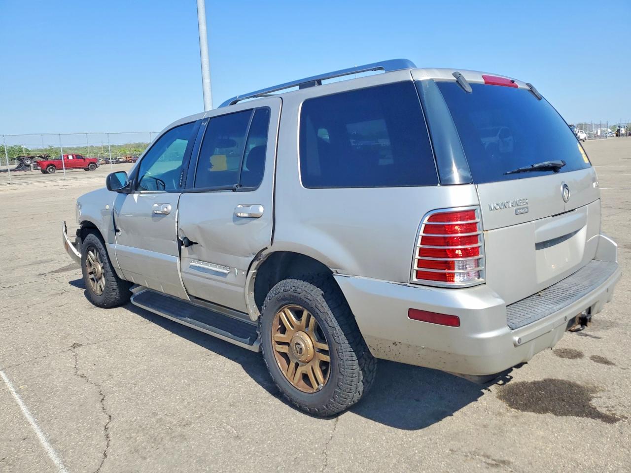 2004 Mercury Mountaineer Silver vin: 4M2DU86W54ZJ29427