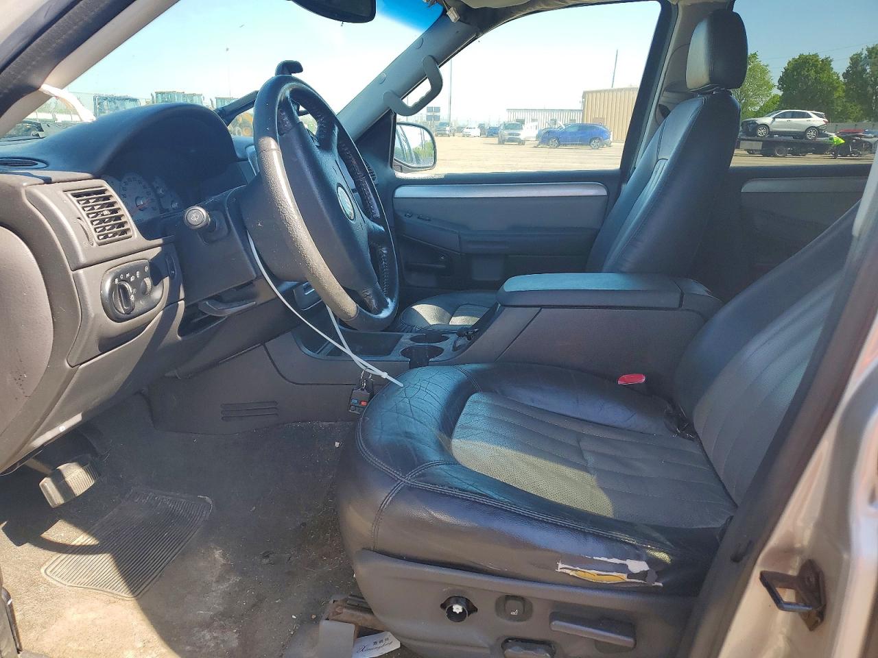 2004 Mercury Mountaineer Silver vin: 4M2DU86W54ZJ29427