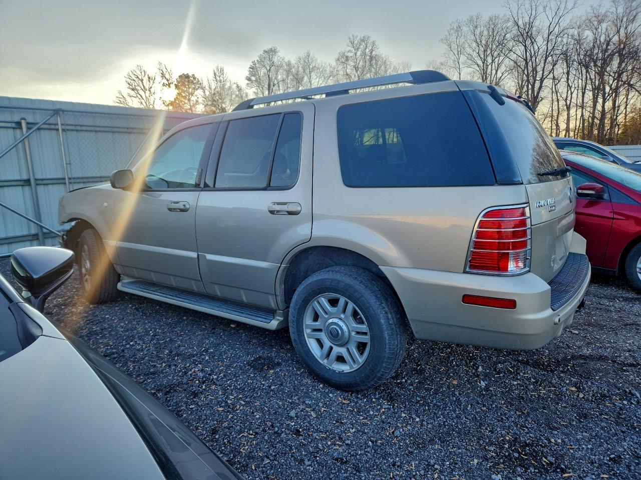 2005 Mercury Mountaineer Beige vin: 4M2DU86W65UJ02056