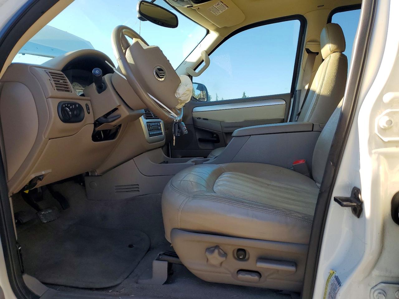 2004 Mercury Mountaineer White vin: 4M2DU86W84ZJ52734