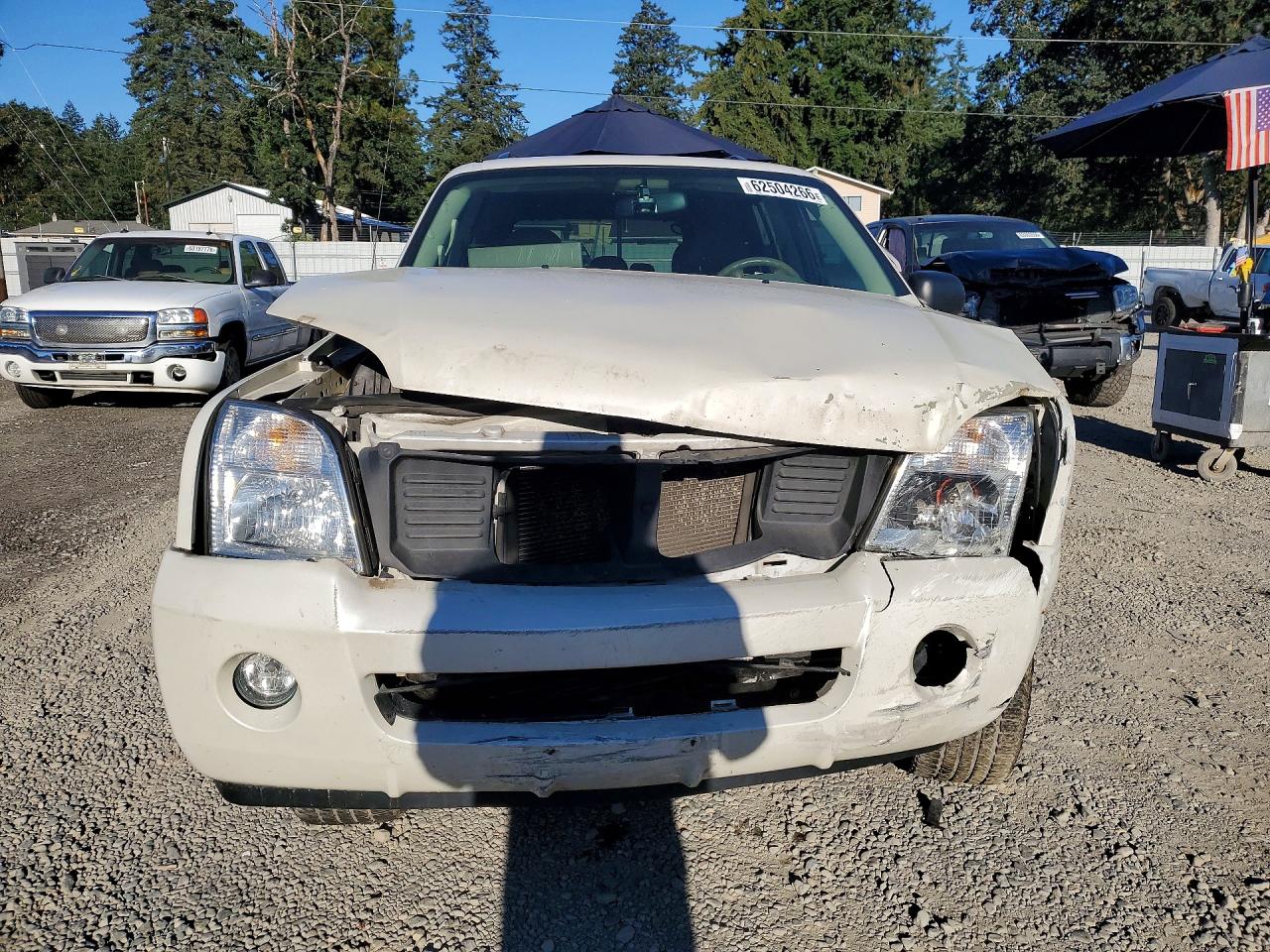 2004 Mercury Mountaineer White vin: 4M2DU86W84ZJ52734