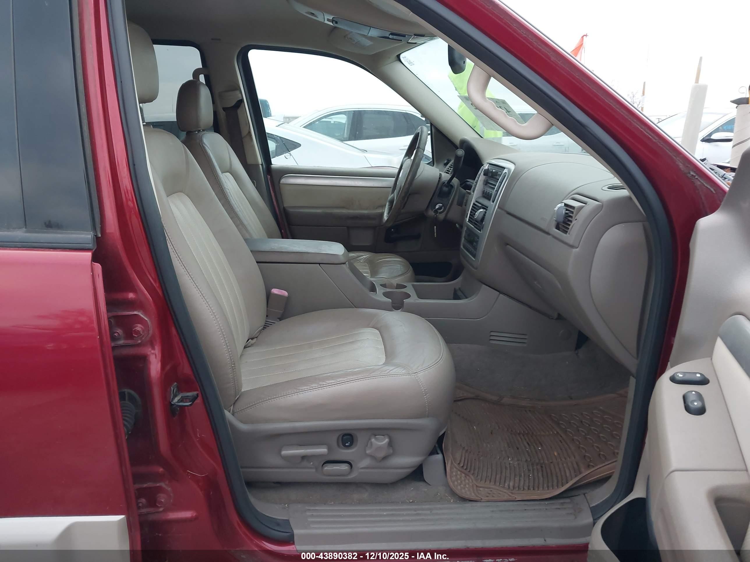 2004 Mercury Mountaineer   Red vin: 4M2DU86WX4ZJ24692