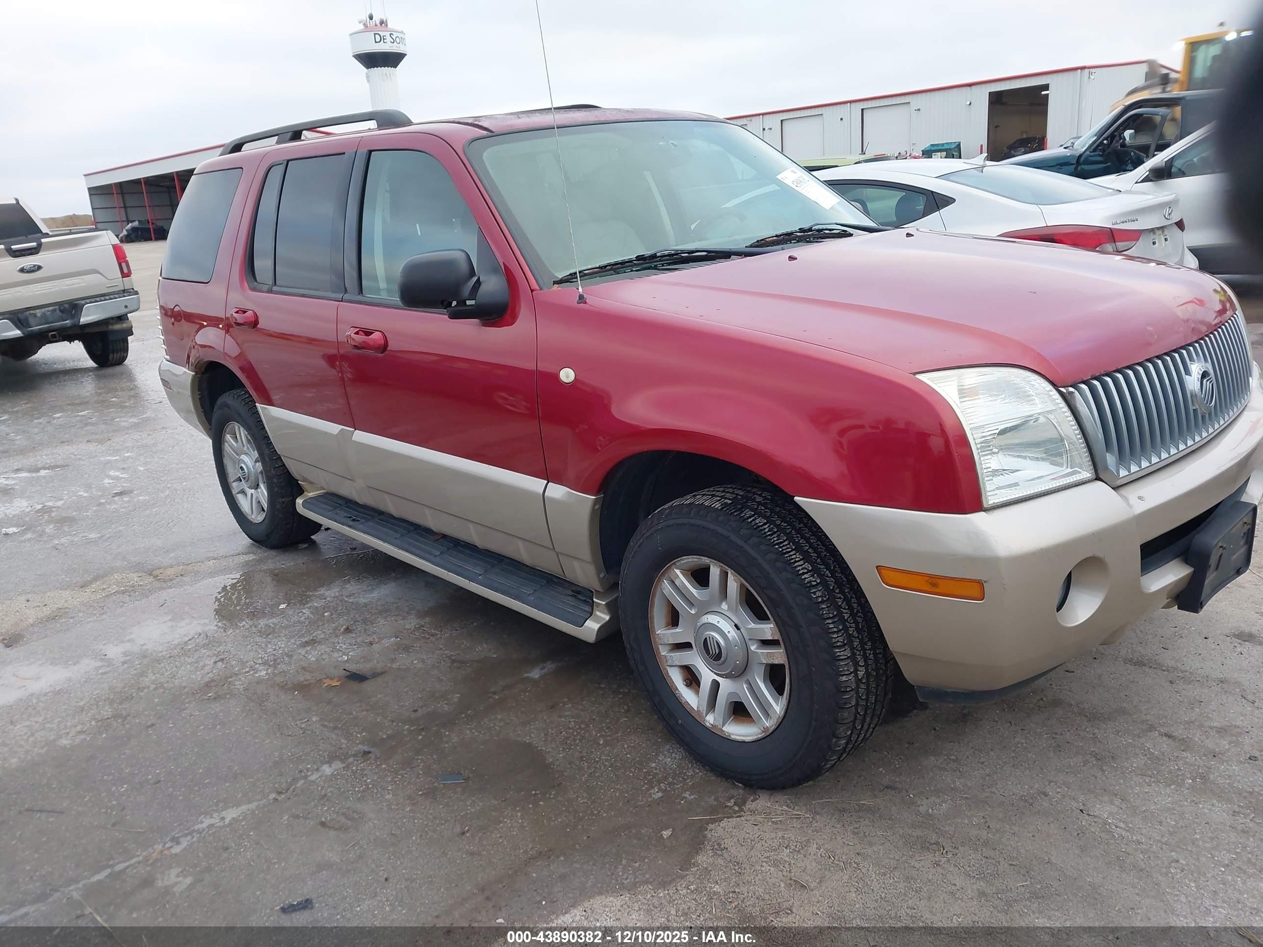 2004 Mercury Mountaineer   Red vin: 4M2DU86WX4ZJ24692
