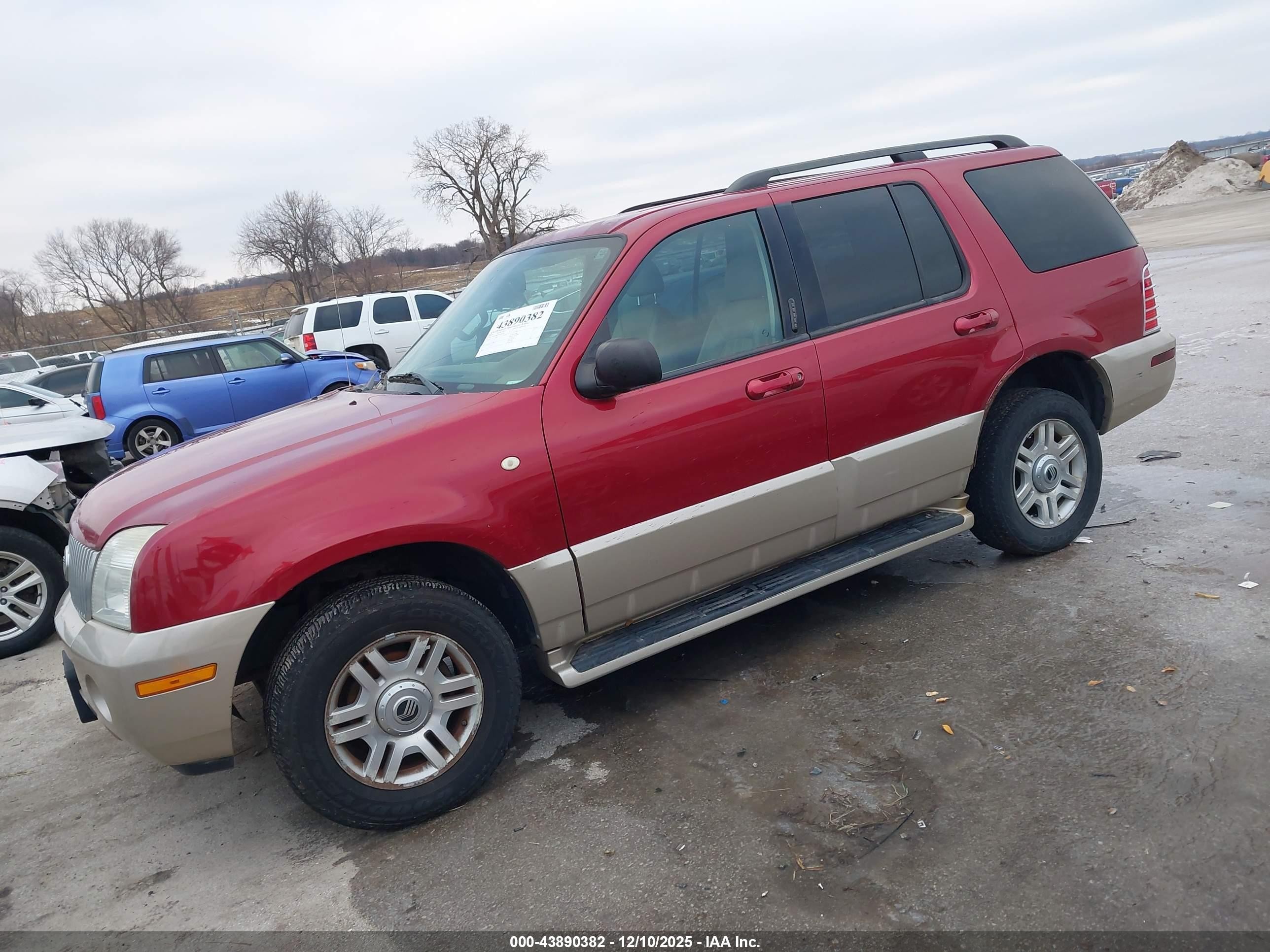 2004 Mercury Mountaineer   Red vin: 4M2DU86WX4ZJ24692